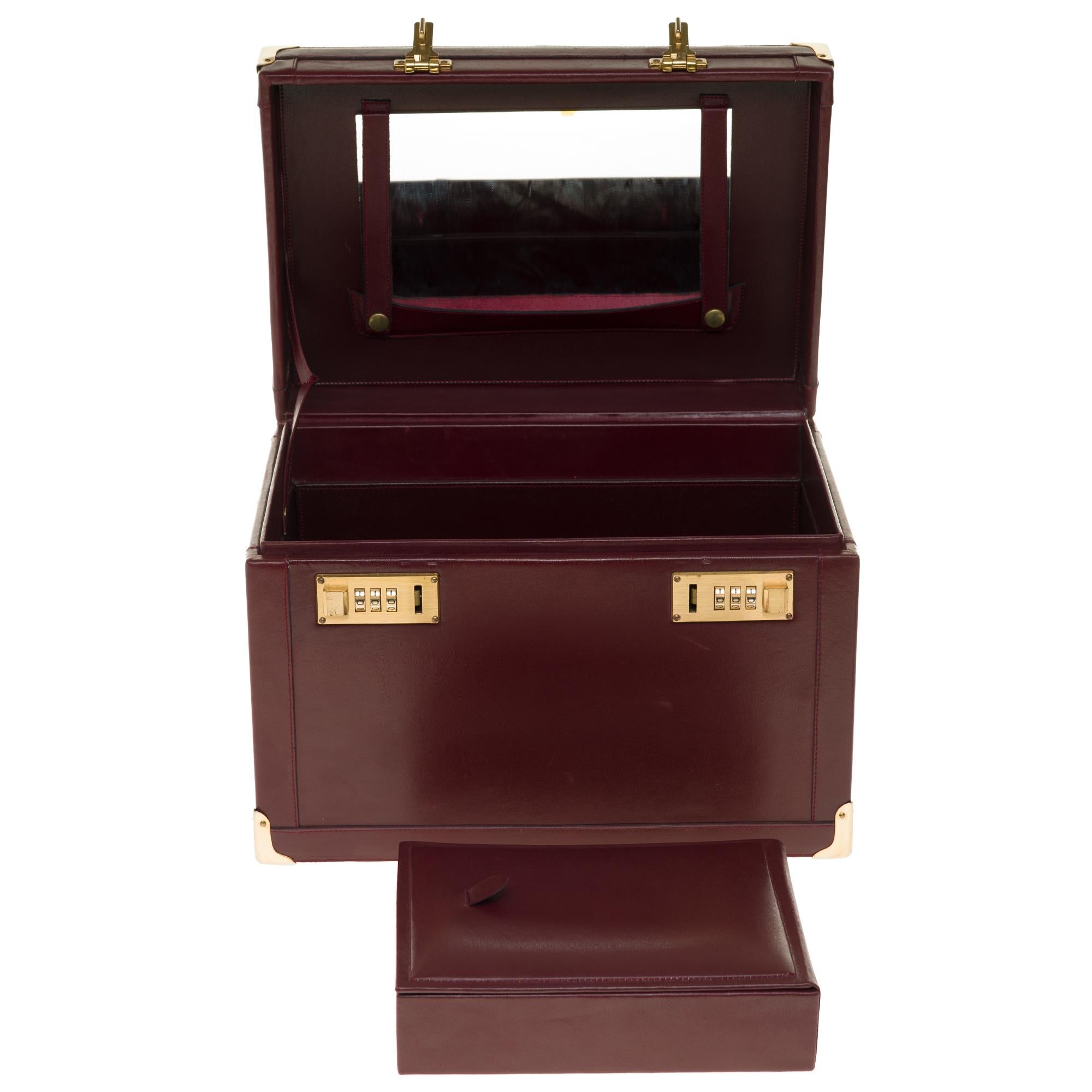 Beautiful Vintage Vanity Case Cartier in burgundy leather and brass  In Good Condition In Paris, IDF