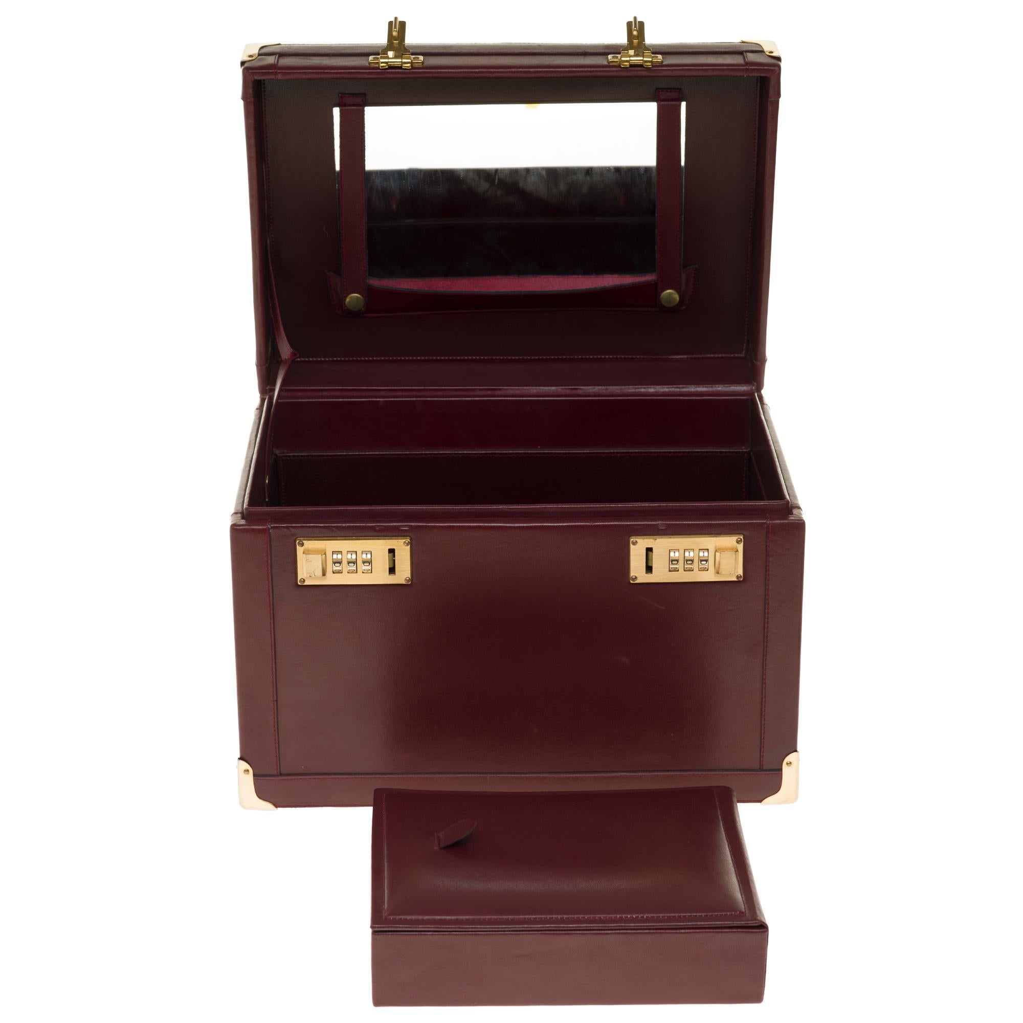 Beautiful Vintage Vanity Case Cartier in burgundy leather and brass In Good Condition In Paris, IDF
