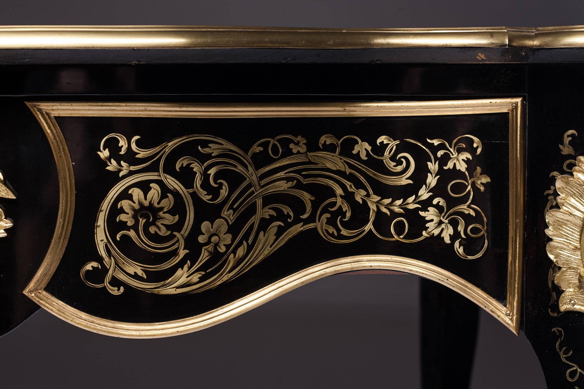 Louis XIV Beautiful Violin Shaped Table with Refined Boulle Marquetry on Black Veneer For Sale