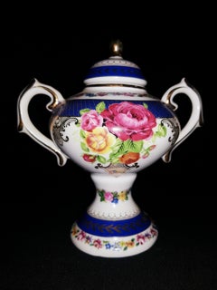 Beautiful Vitange Japanese Ceramic Urn