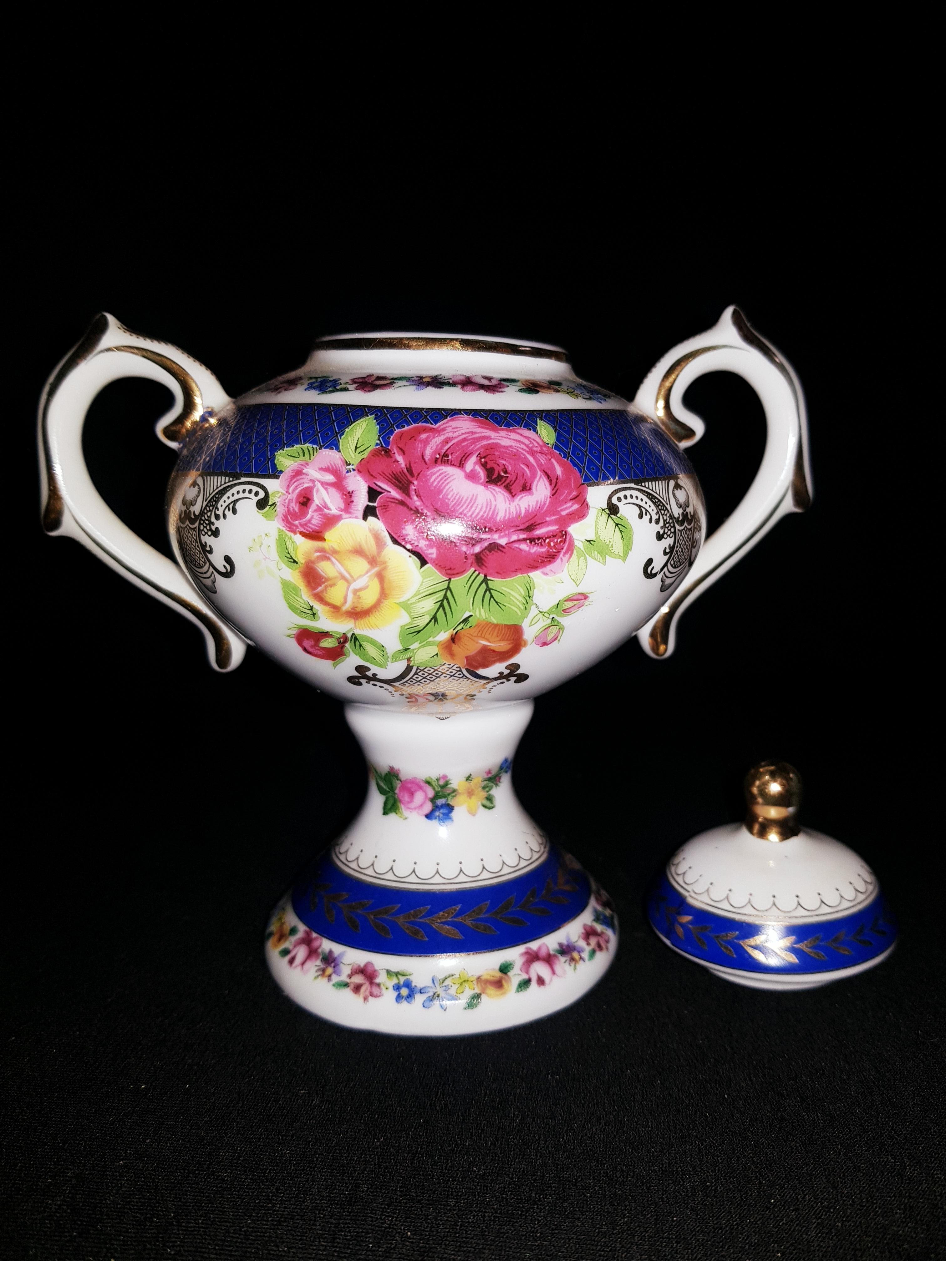 Arts and Crafts Beautiful Vitange Japanese Ceramic Urn For Sale