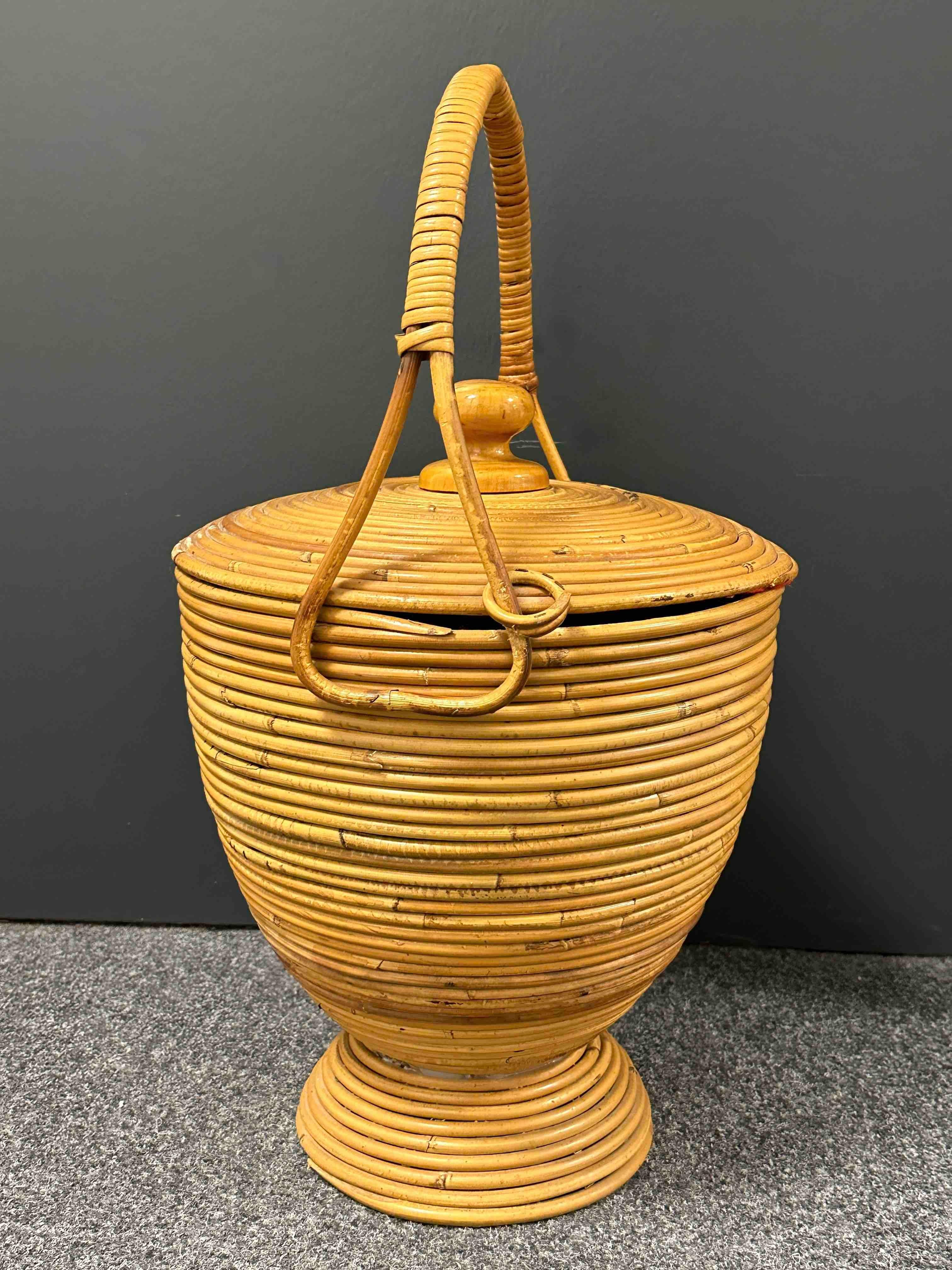 Mid-Century Modern Beautiful Vivai del Sud Bamboo Rattan Decorative Basket Catchall, 1970s, Italy For Sale