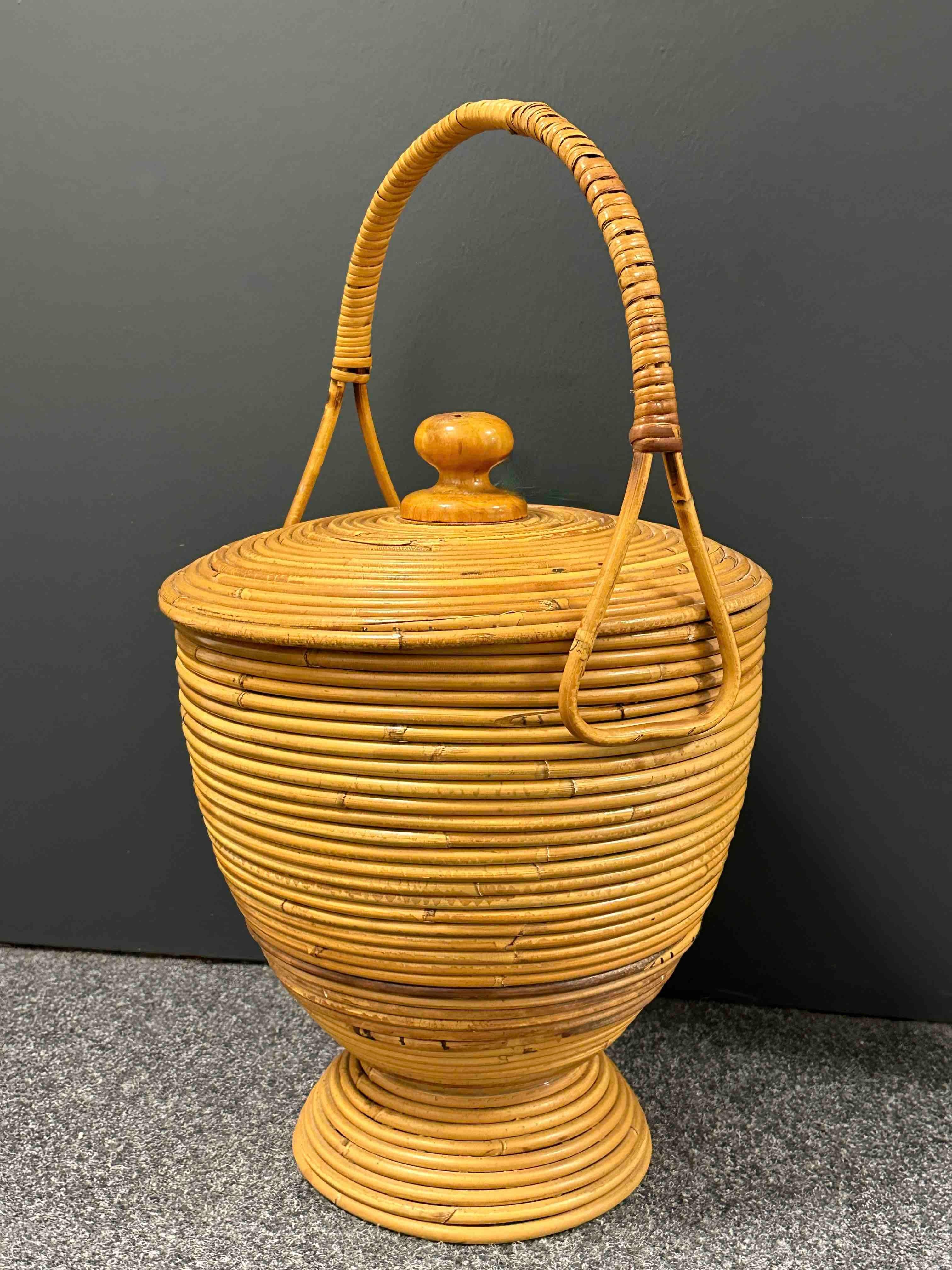 Hand-Crafted Beautiful Vivai del Sud Bamboo Rattan Decorative Basket Catchall, 1970s, Italy For Sale