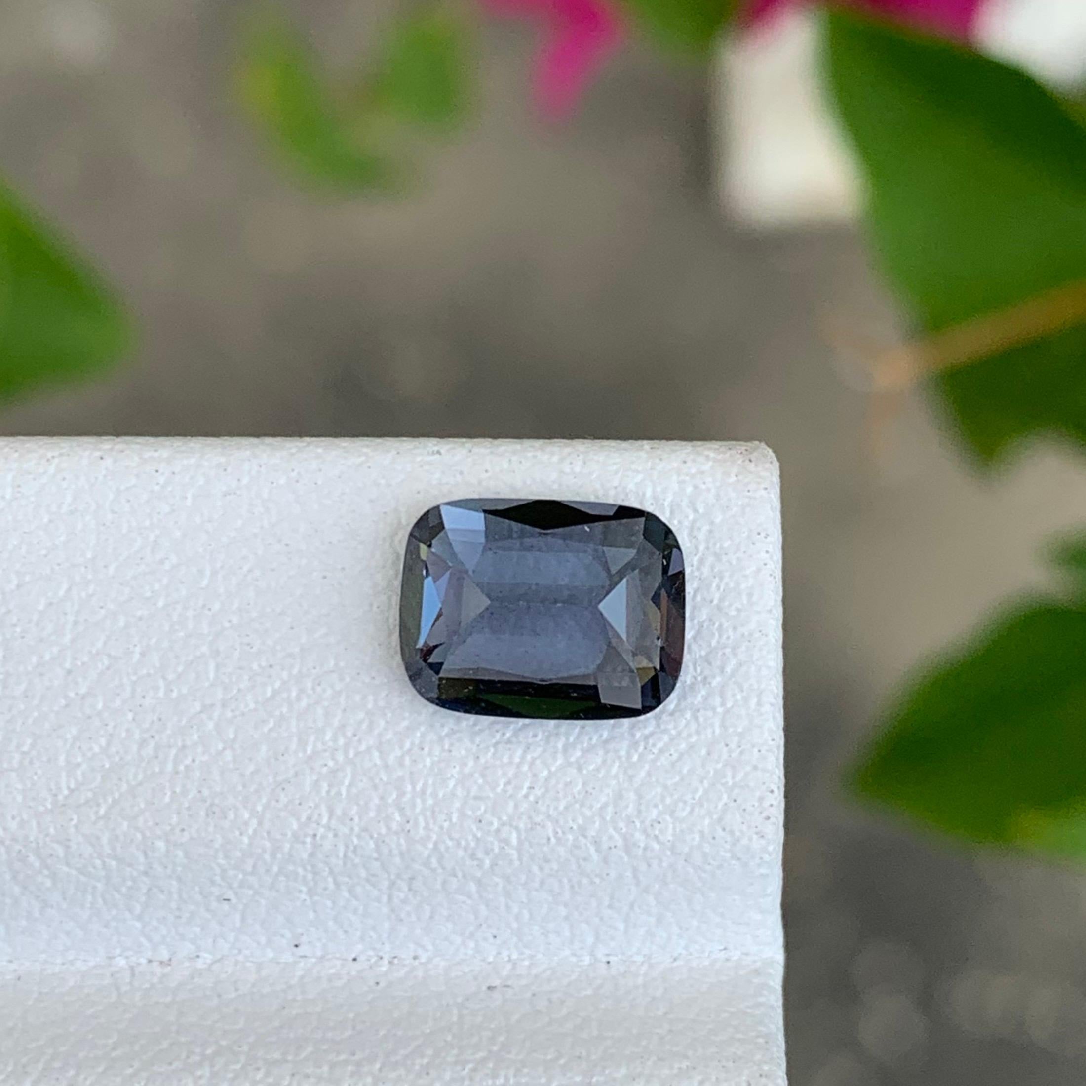 Magnifique spinelle grise voiletish 2,06 ct pierre précieuse coussin Madagascar VVSClarity 5