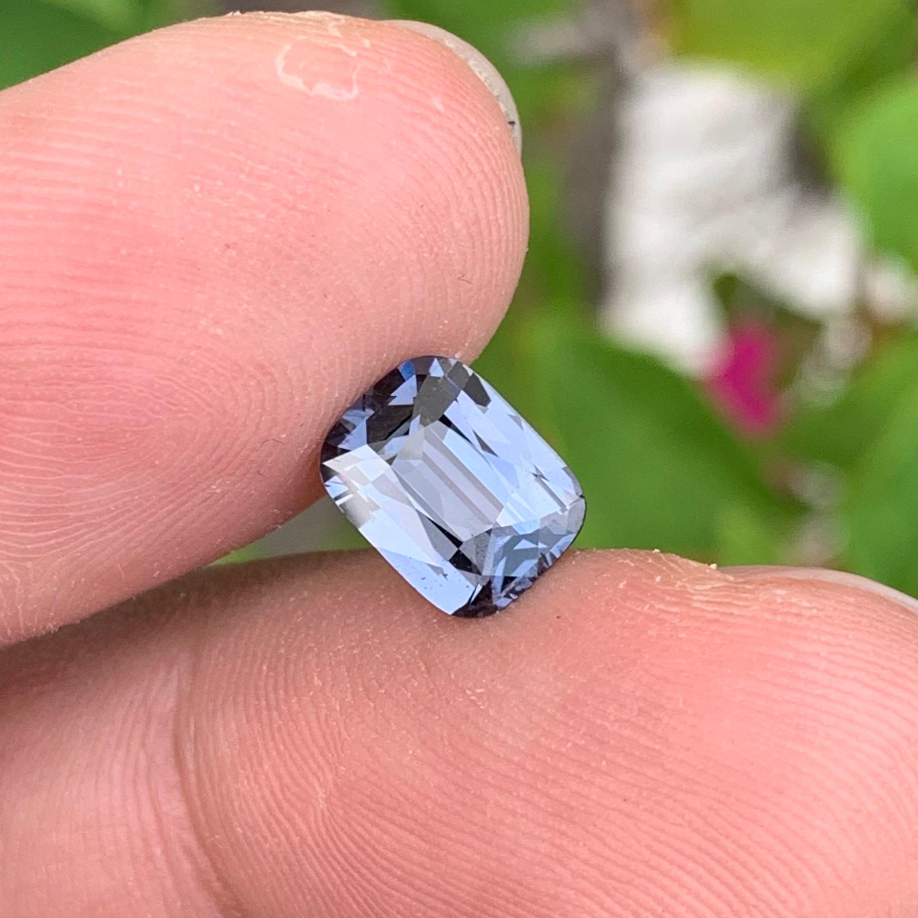 Taille coussin Magnifique spinelle grise voiletish 2,06 ct pierre précieuse coussin Madagascar VVSClarity