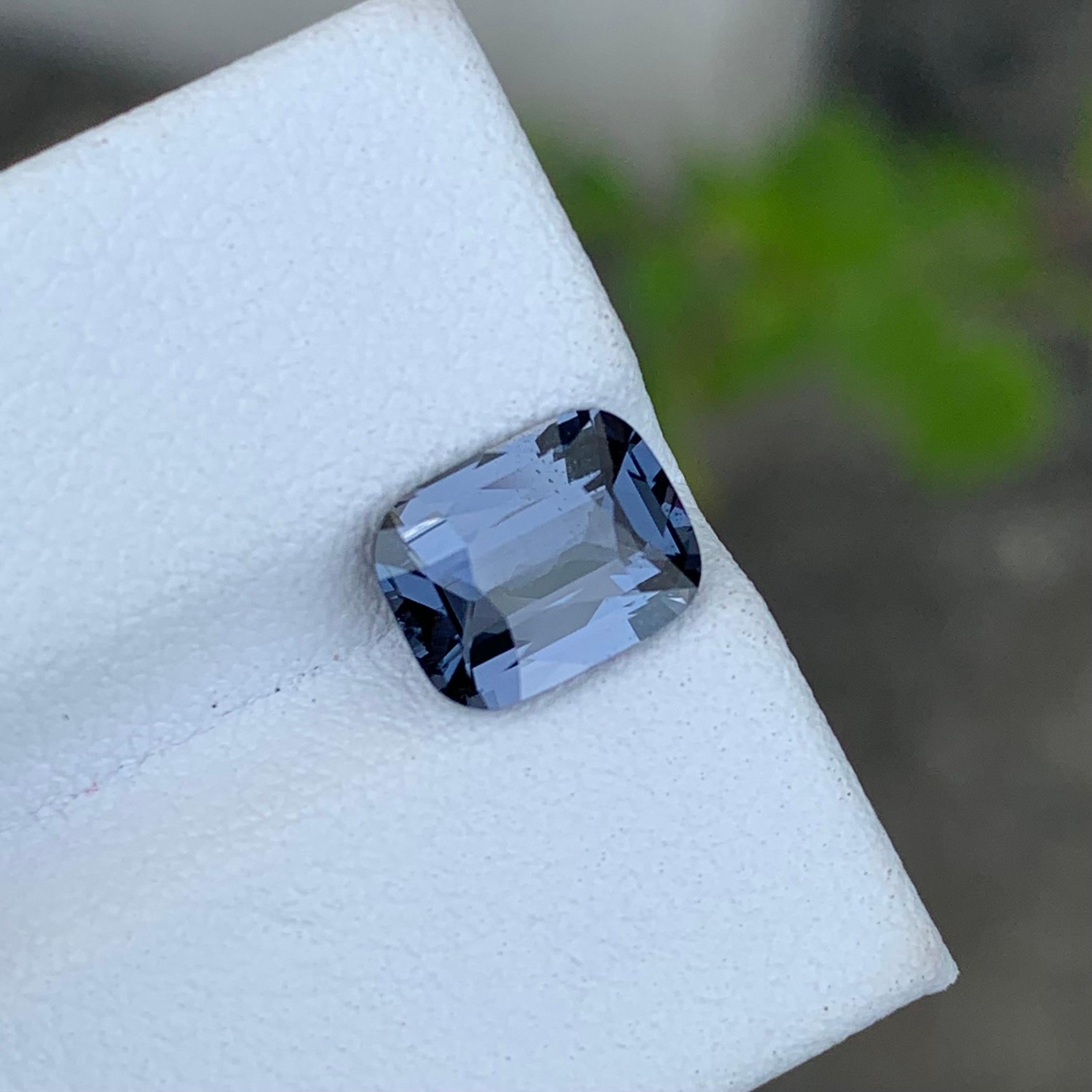  Magnifique spinelle grise voiletish 2,06 ct pierre précieuse coussin Madagascar VVSClarity Unisexe 