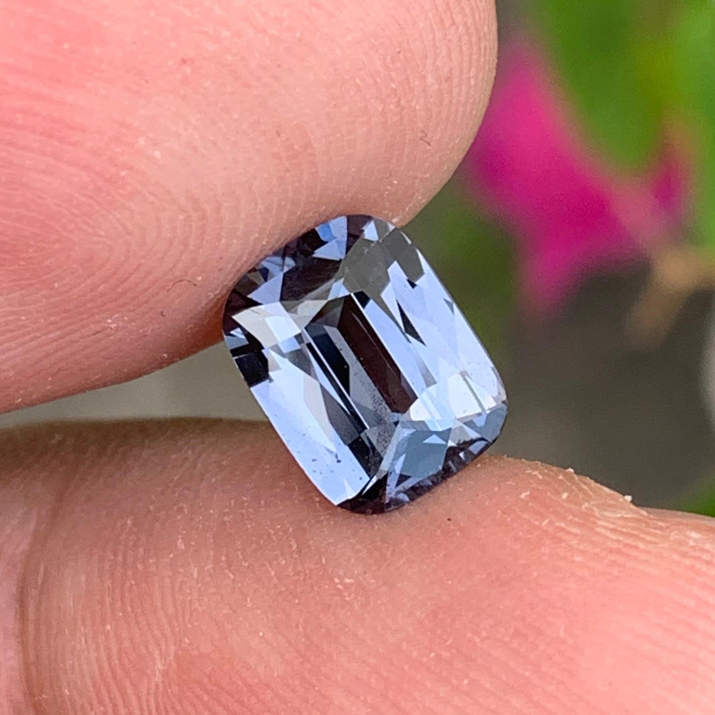 Magnifique spinelle grise voiletish 2,06 ct pierre précieuse coussin Madagascar VVSClarity 2