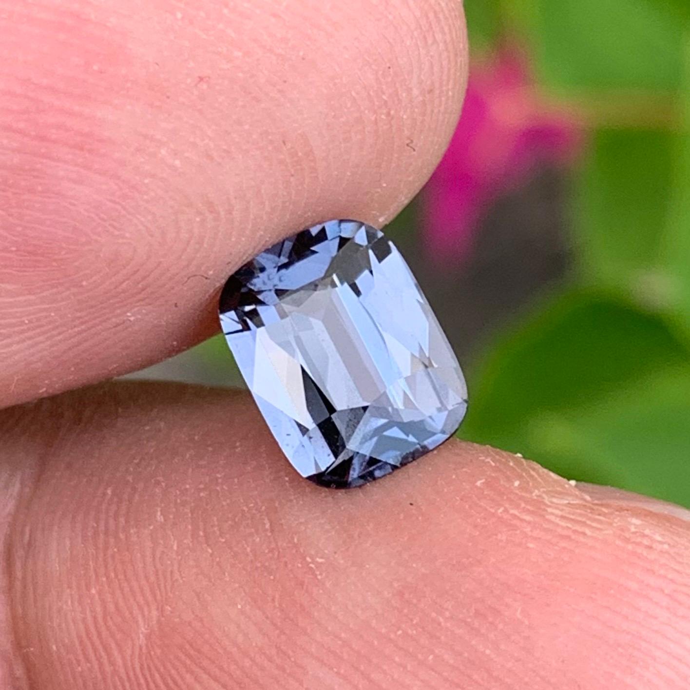 Magnifique spinelle grise voiletish 2,06 ct pierre précieuse coussin Madagascar VVSClarity 3