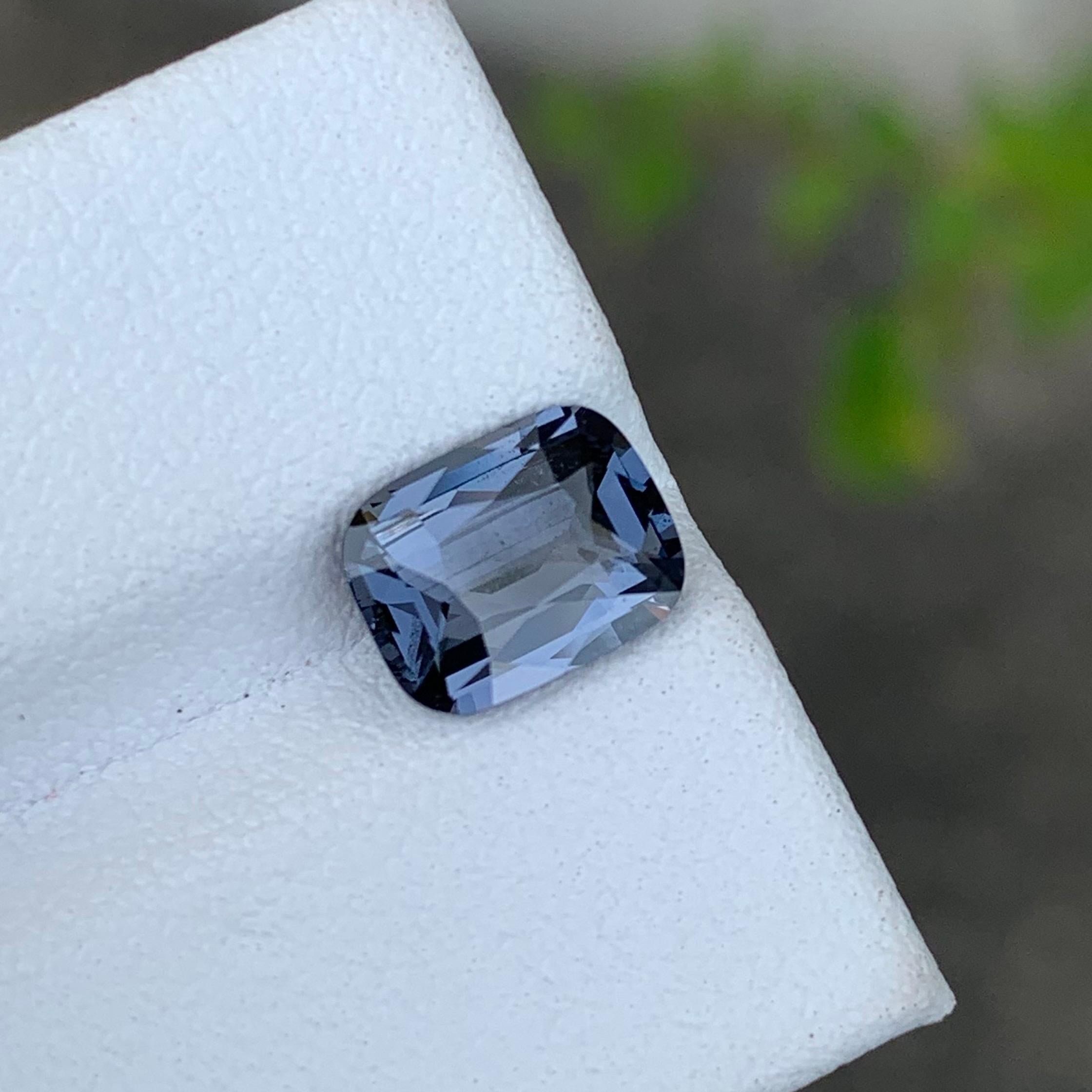 Magnifique spinelle grise voiletish 2,06 ct pierre précieuse coussin Madagascar VVSClarity 4