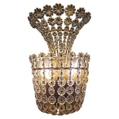 Schöne Wandleuchte aus Messing mit Blumendekor, Schwedische Moderne 1950er Jahre.