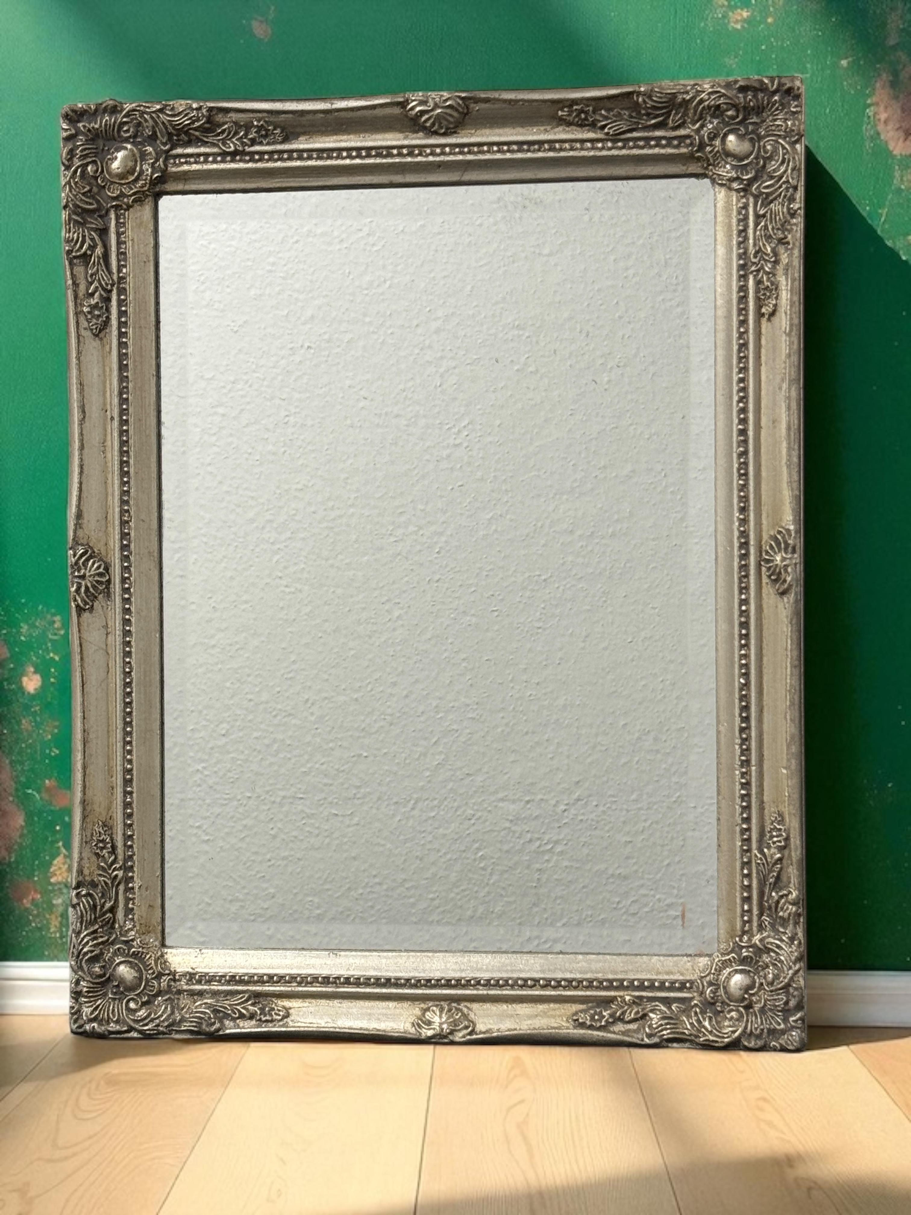 Beautiful Wall Mirror Silvered Wood Tole Toleware 1960s Italy For Sale 4