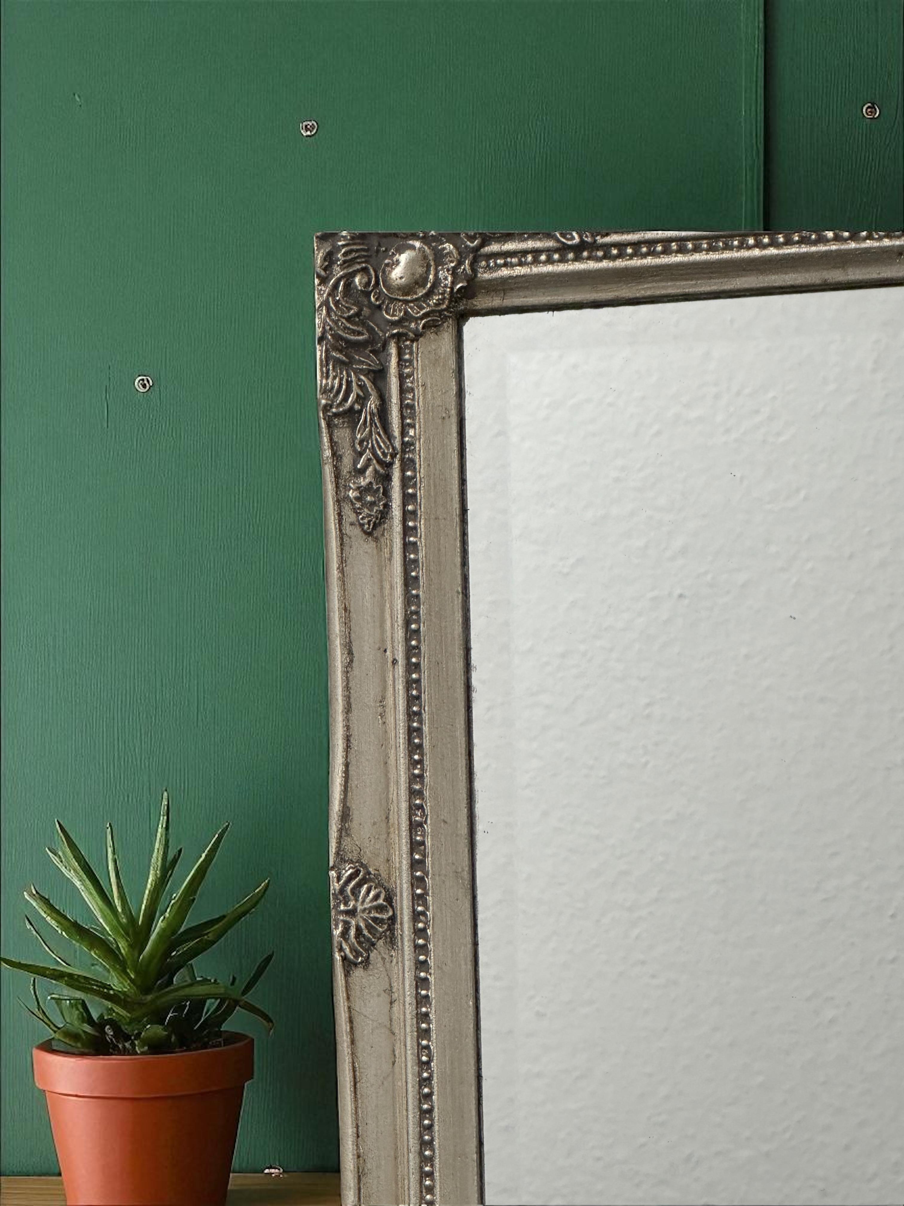Beautiful Wall Mirror Silvered Wood Tole Toleware 1960s Italy For Sale 8