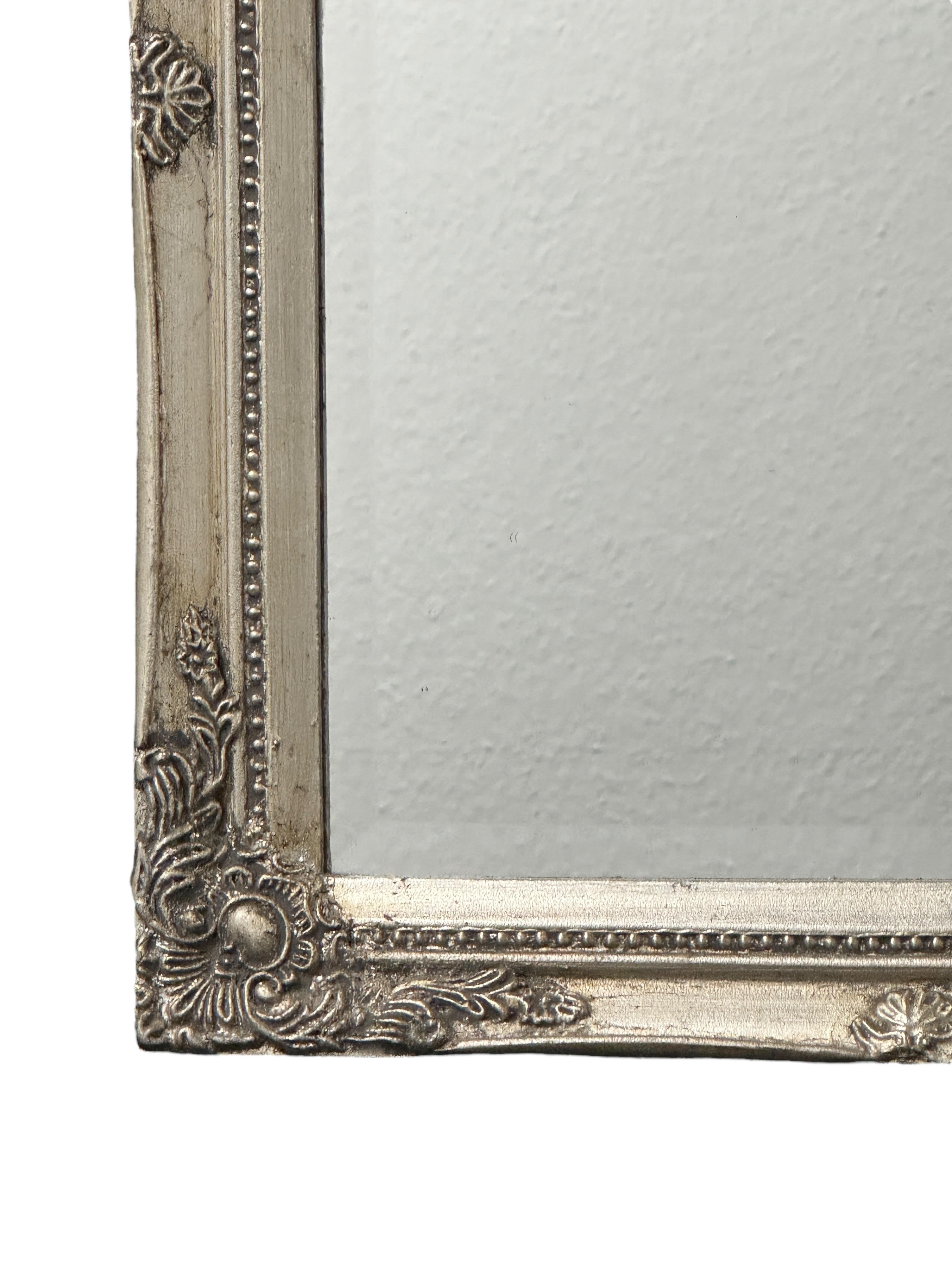 Beautiful Wall Mirror Silvered Wood Tole Toleware 1960s Italy For Sale 2