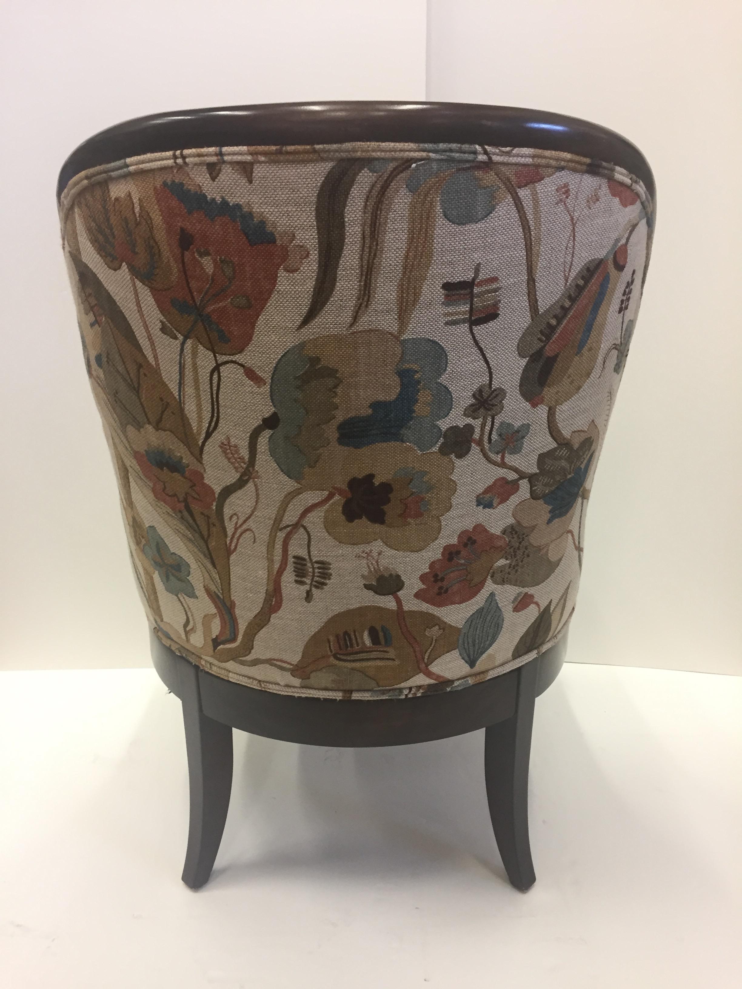 Beautiful Walnut and Tapestry Curved Club Chair by Baker (21. Jahrhundert und zeitgenössisch)