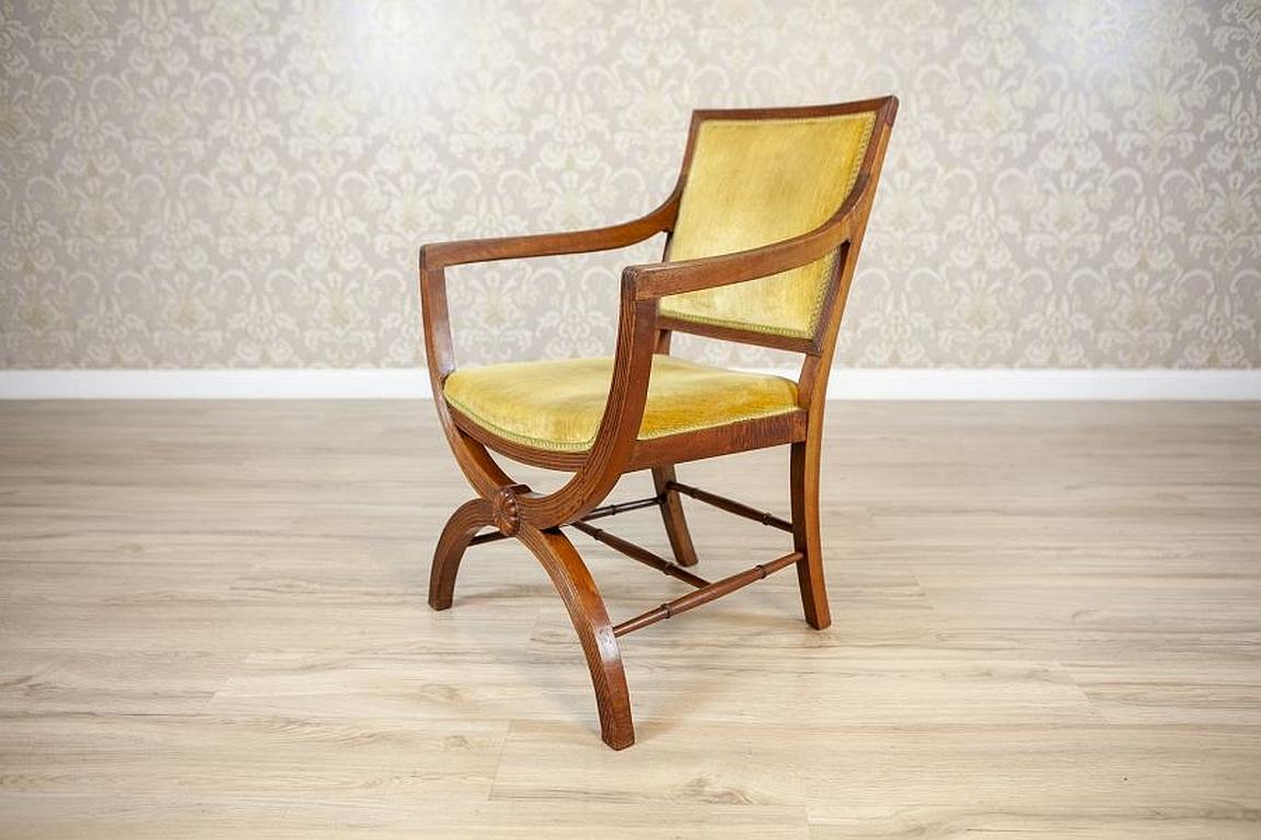 Beautiful Walnut armchair from the early 20th century.

We present you this armchair from the early 20th century.
The front legs are in the form of a rounded X; with upper arms smoothly turning into armrests. Moreover, the legs are connected at