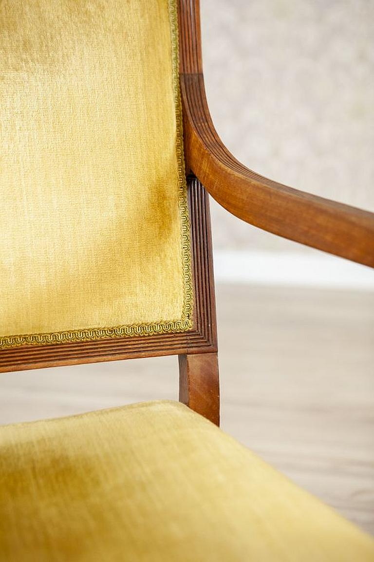 Beautiful Walnut Armchair from the, Early 20th Century im Angebot 3
