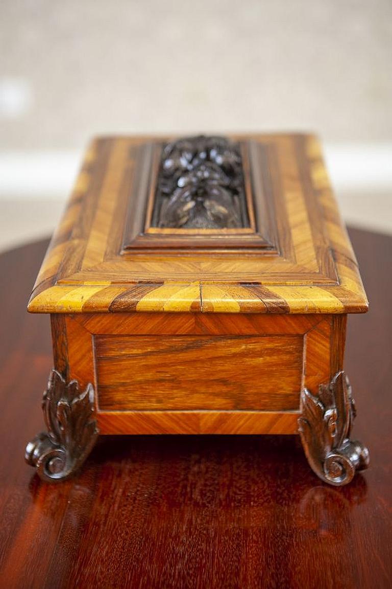 European Beautiful Walnut Jewelry Box from the 19th Century with Floral Decorations For Sale