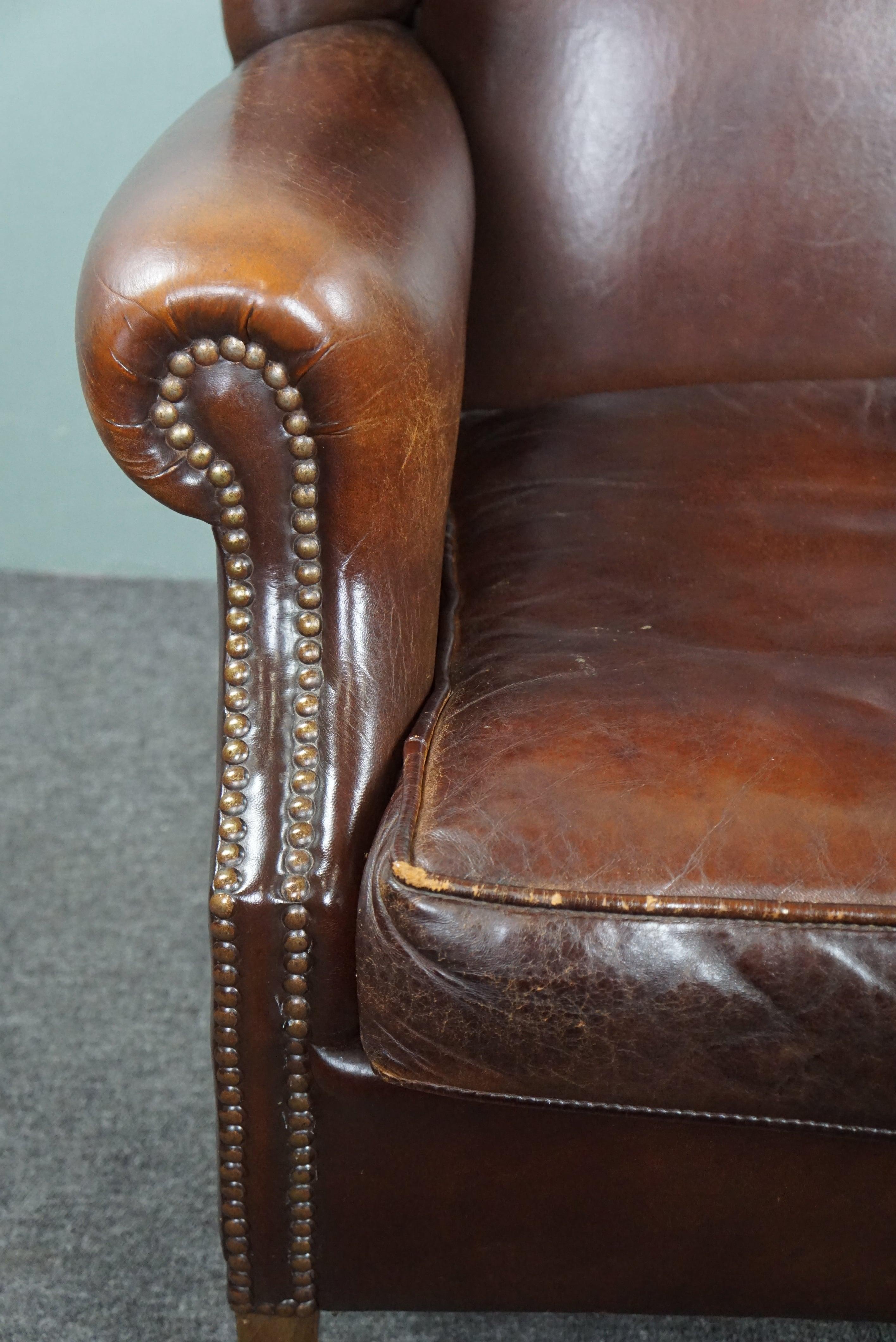 Beautiful warm-colored sheep leather wing chair For Sale 2