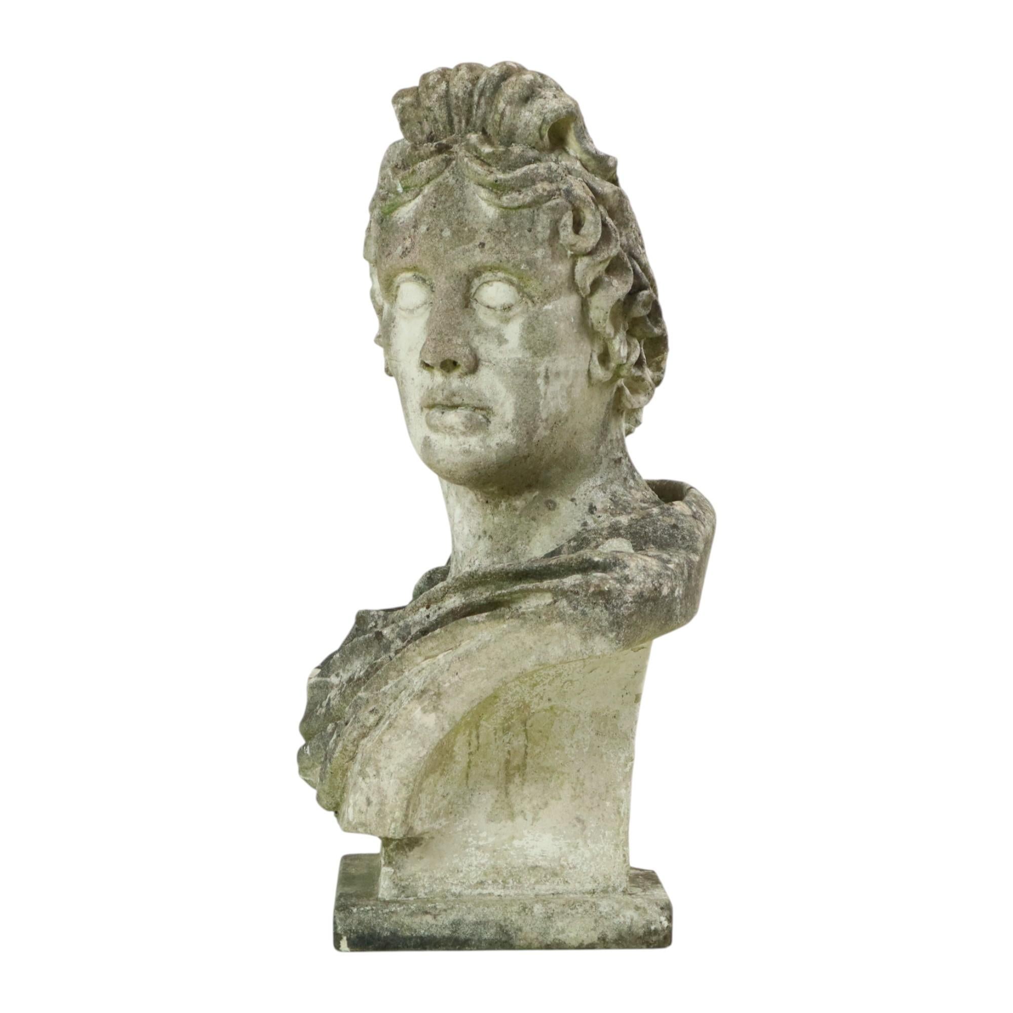 Schöne verwitterte Apollo-Büste aus Steinguss-Gartenstatue 65cm (Klassisch-griechisch) im Angebot