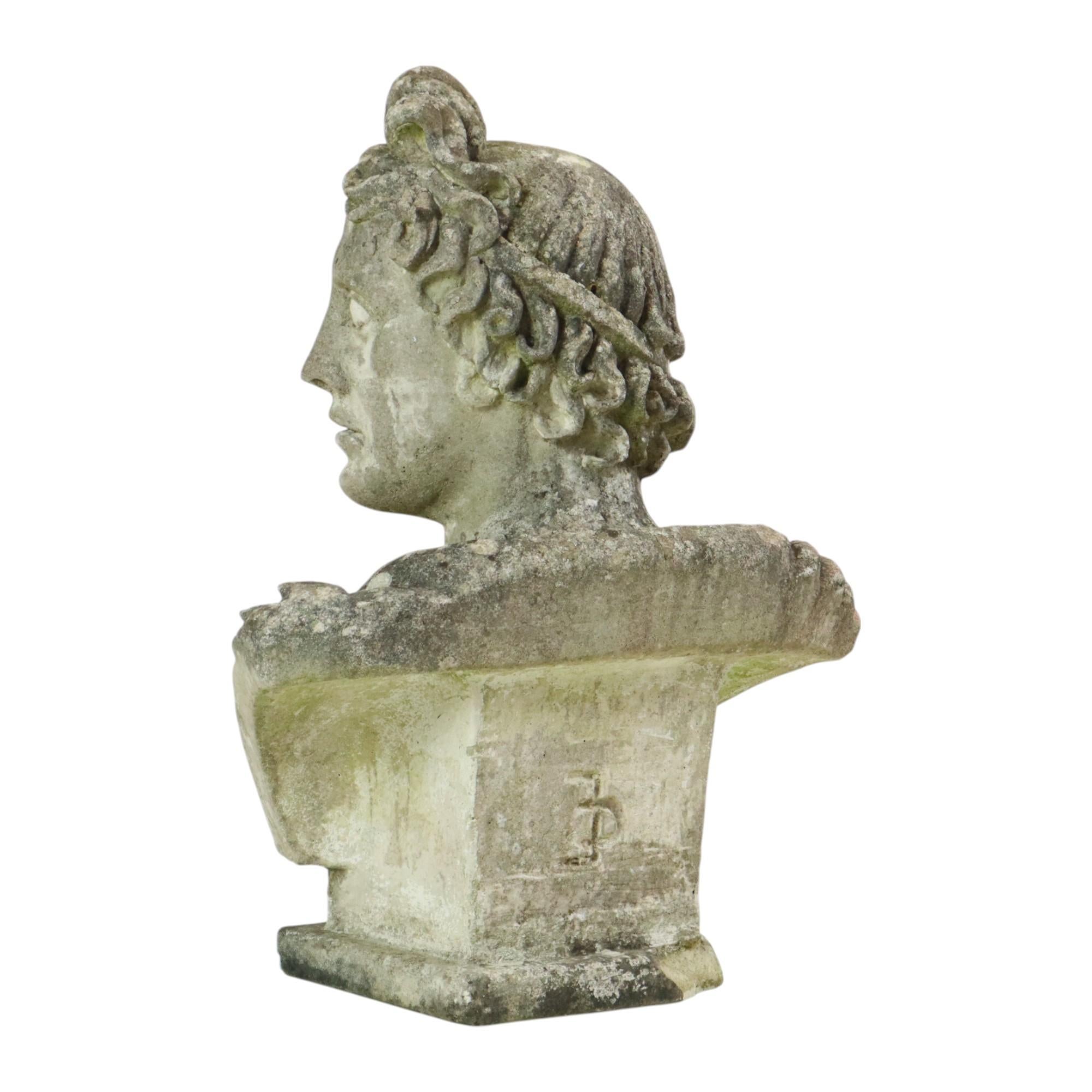 Schöne verwitterte Apollo-Büste aus Steinguss-Gartenstatue 65cm (Europäisch) im Angebot