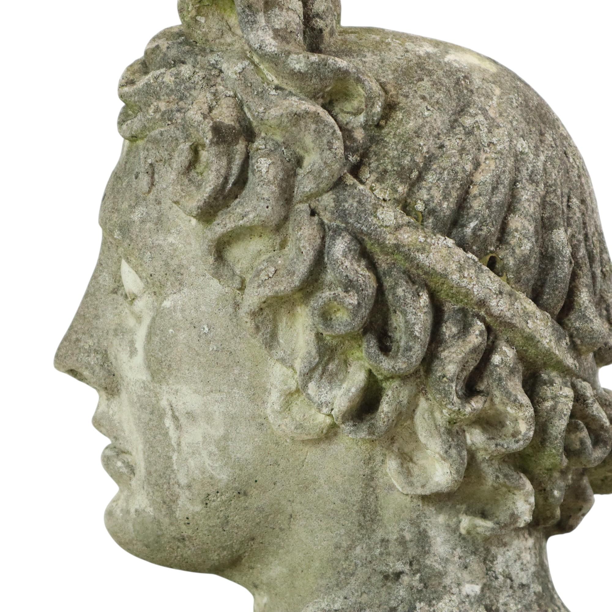 Schöne verwitterte Apollo-Büste aus Steinguss-Gartenstatue 65cm im Zustand „Gut“ im Angebot in Poperinge, BE