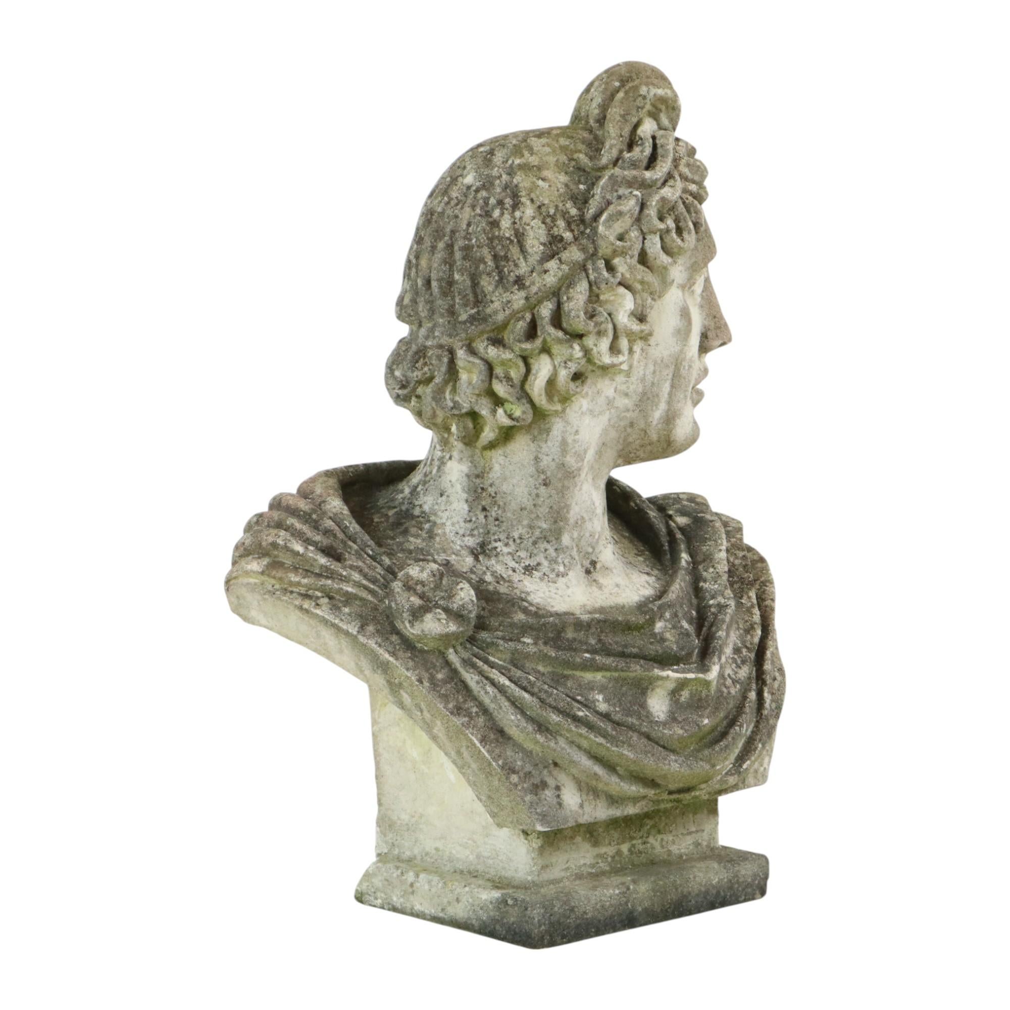 Schöne verwitterte Apollo-Büste aus Steinguss-Gartenstatue 65cm (Kunststein) im Angebot