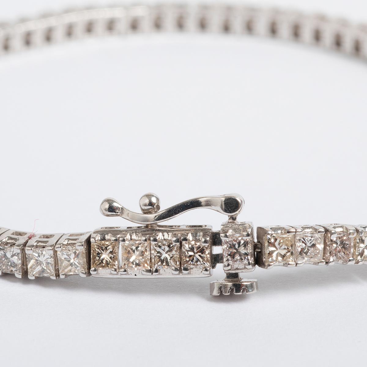 Round Cut Beautiful White Gold Diamond Tennis Bracelet, Approx 5.06ct, Classical Piece For Sale