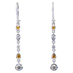 Beautiful White Gold Drop Earrings with 1.38 ct Natural Mix Diamonds, IGI cert