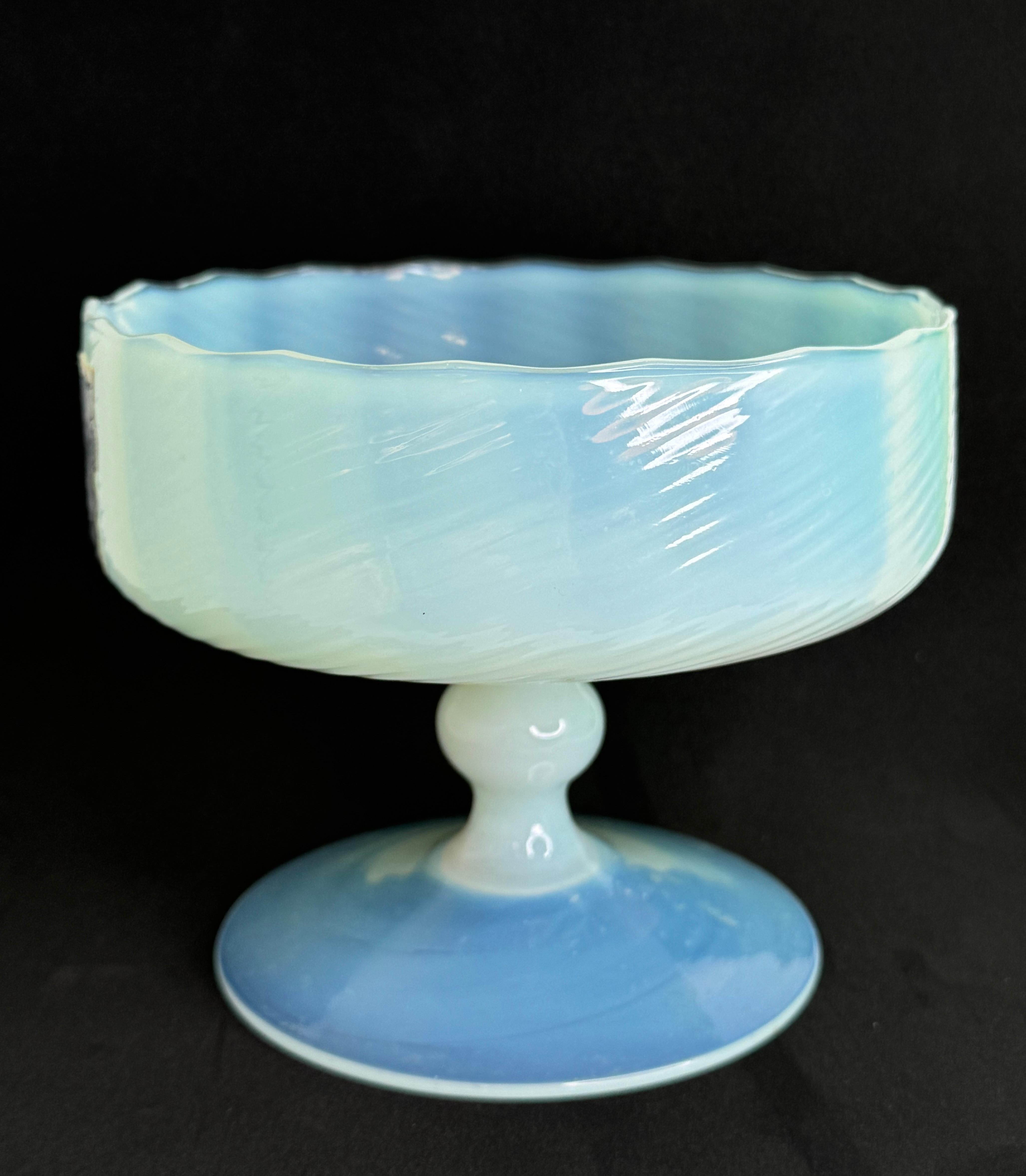 Magnifique coupe à compote en verre opalin blanc de style Cenedese, Italie, années 1950 en vente 8