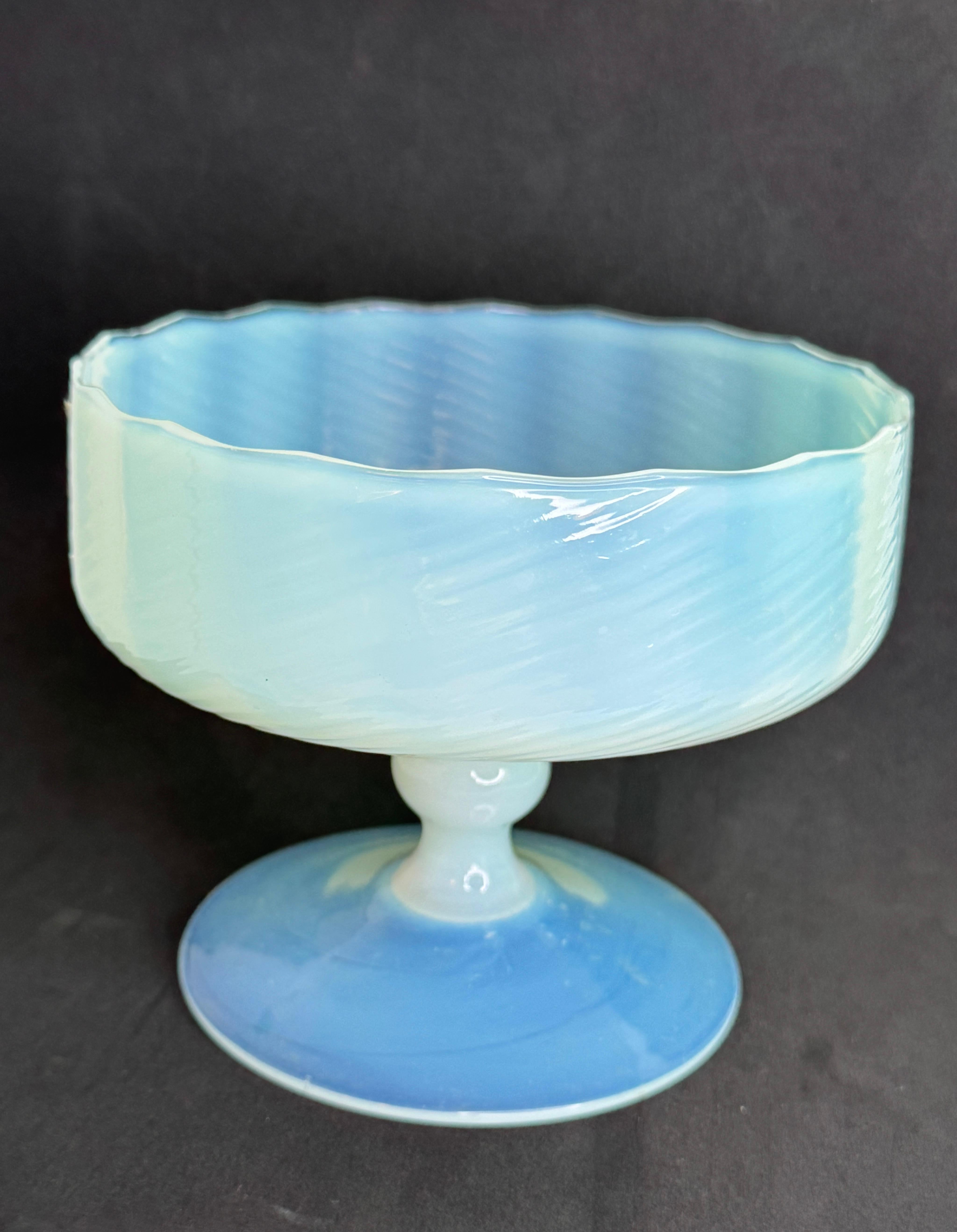 Magnifique coupe à compote en verre opalin blanc de style Cenedese, Italie, années 1950 en vente 9