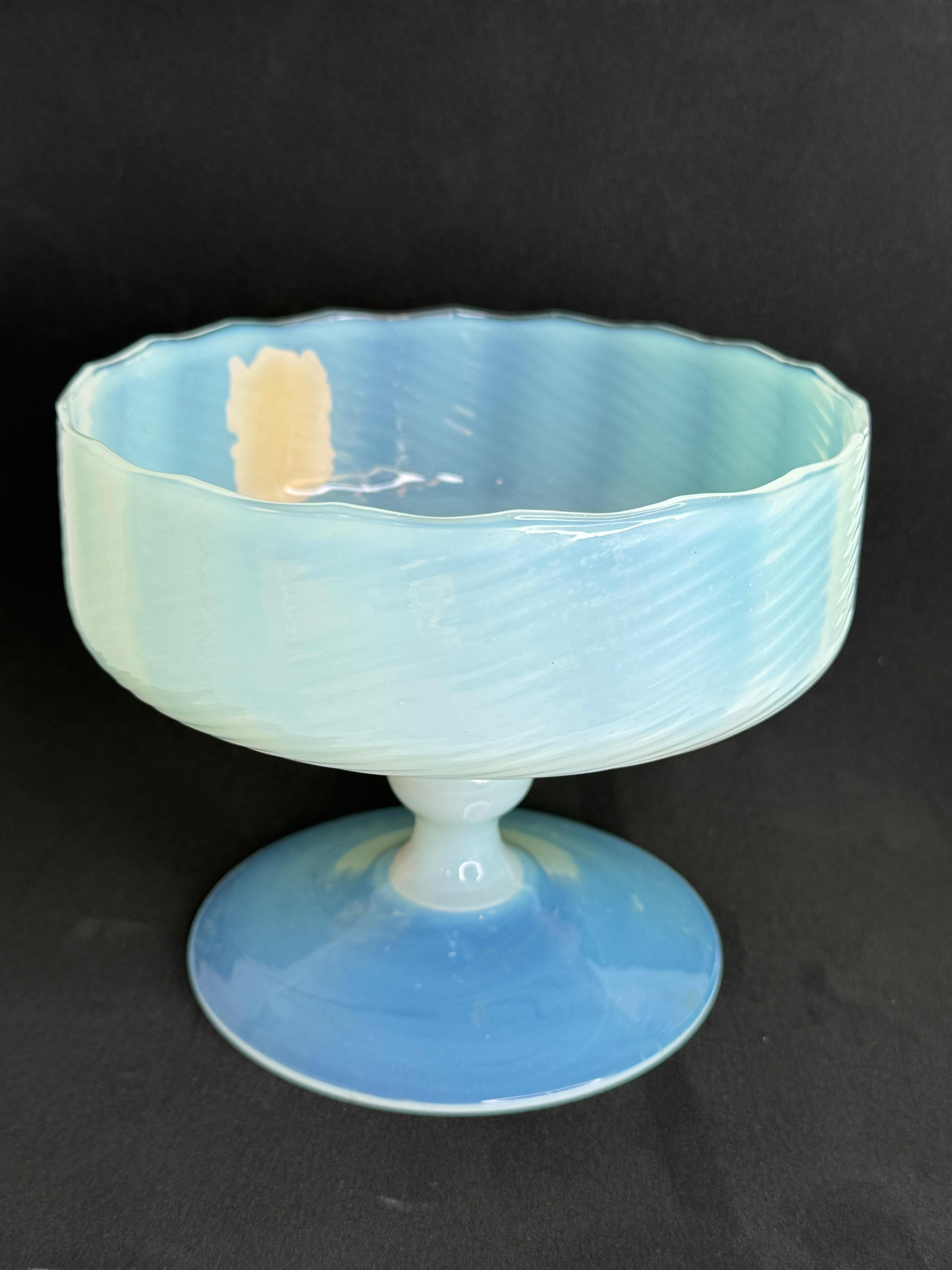 Magnifique coupe à compote en verre opalin blanc de style Cenedese, Italie, années 1950 en vente 10