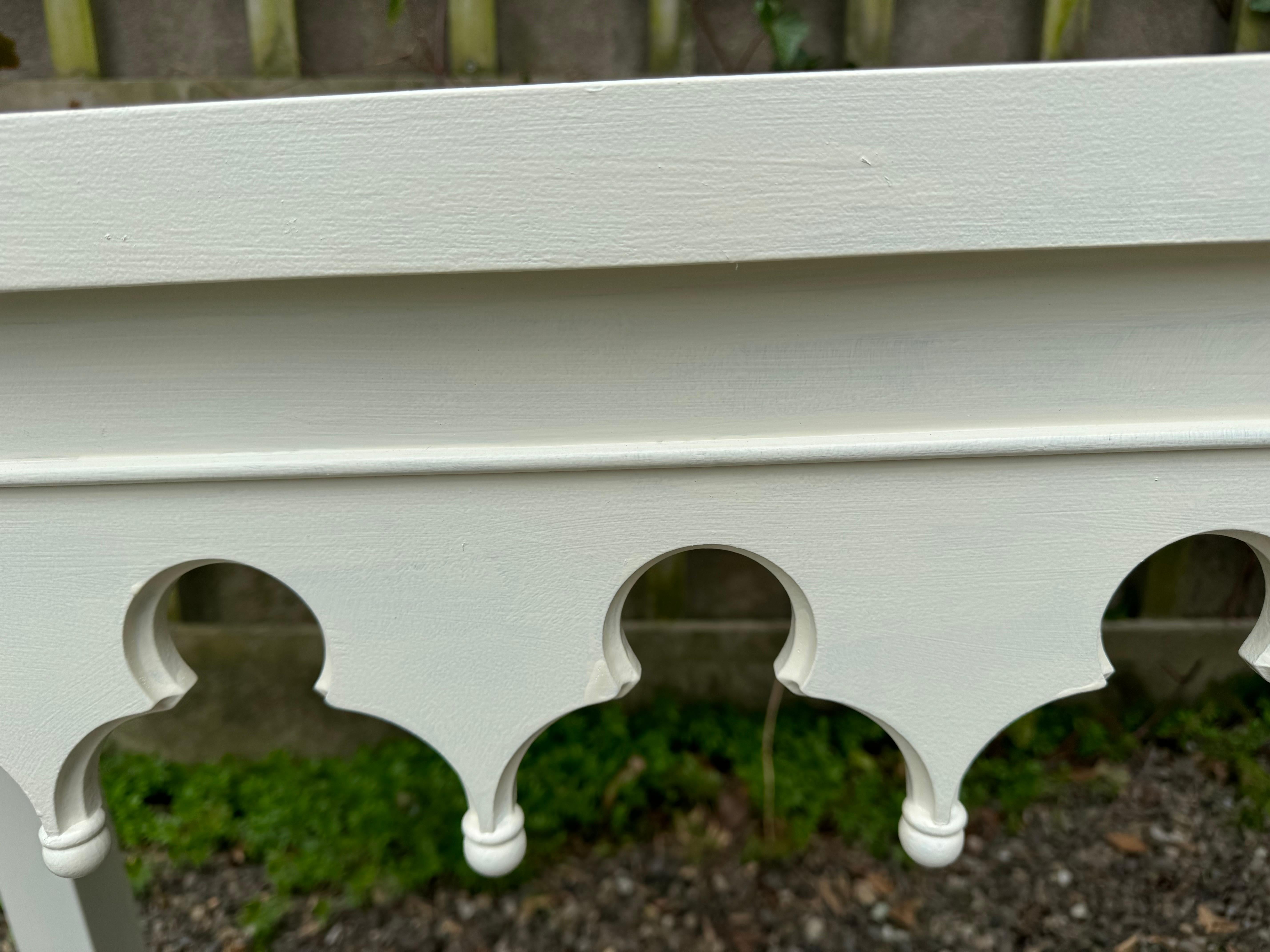 American Beautiful White Painted Wood Console Table with Scalloped Apron