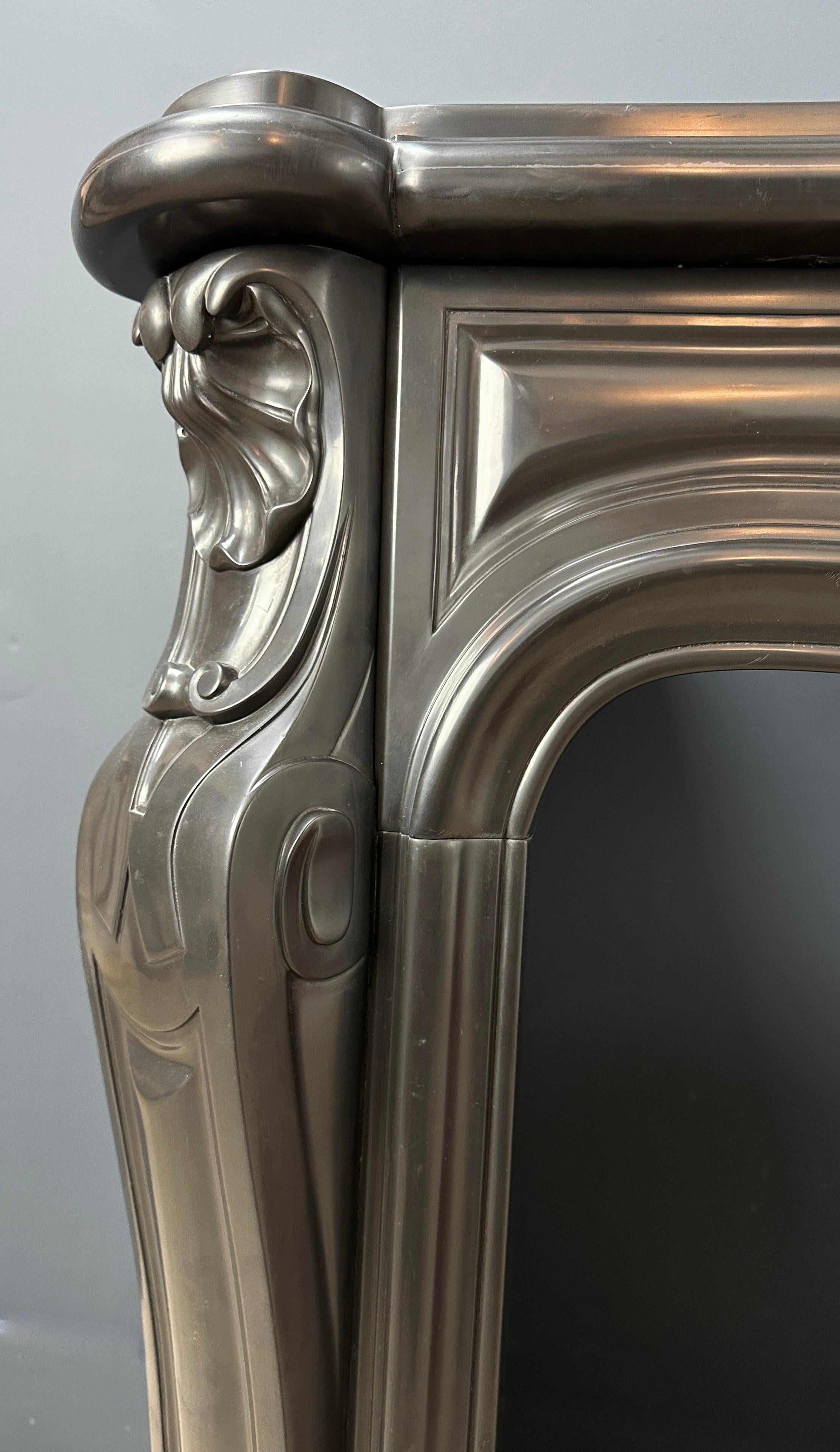 Beauty Wide Antique Circular Fireplace Black Marble (Cheminée circulaire antique) en vente 2