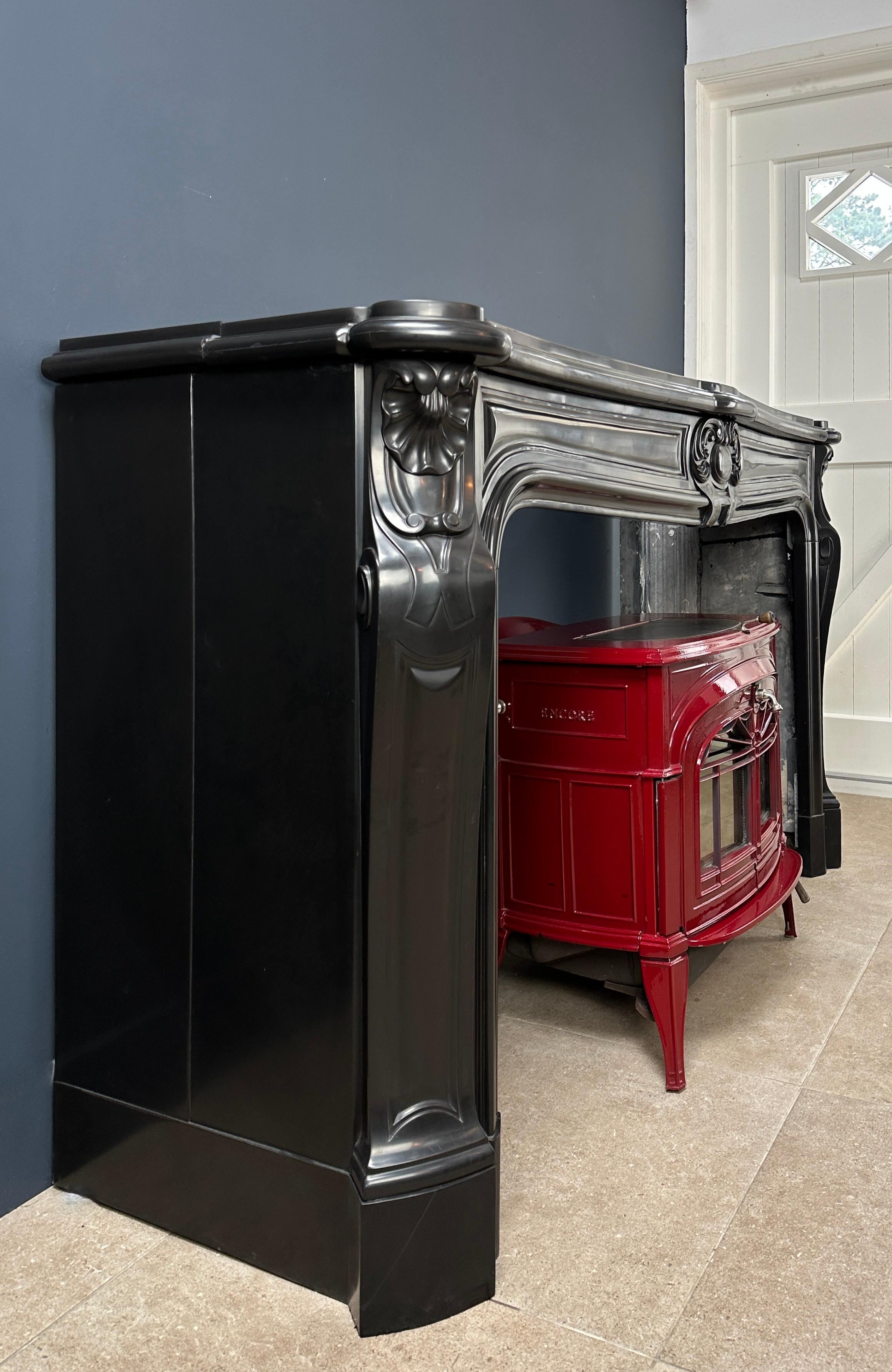 Beauty Wide Antique Circular Fireplace Black Marble (Cheminée circulaire antique) en vente 4