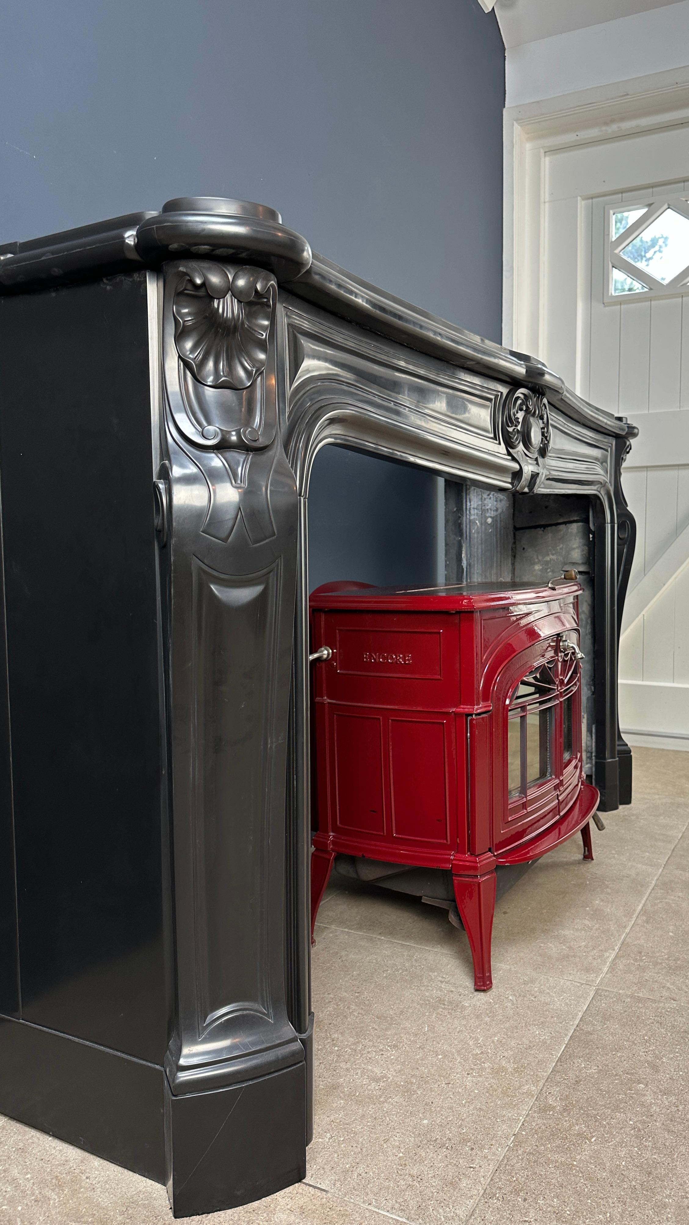 Louis XV Beauty Wide Antique Circular Fireplace Black Marble (Cheminée circulaire antique) en vente