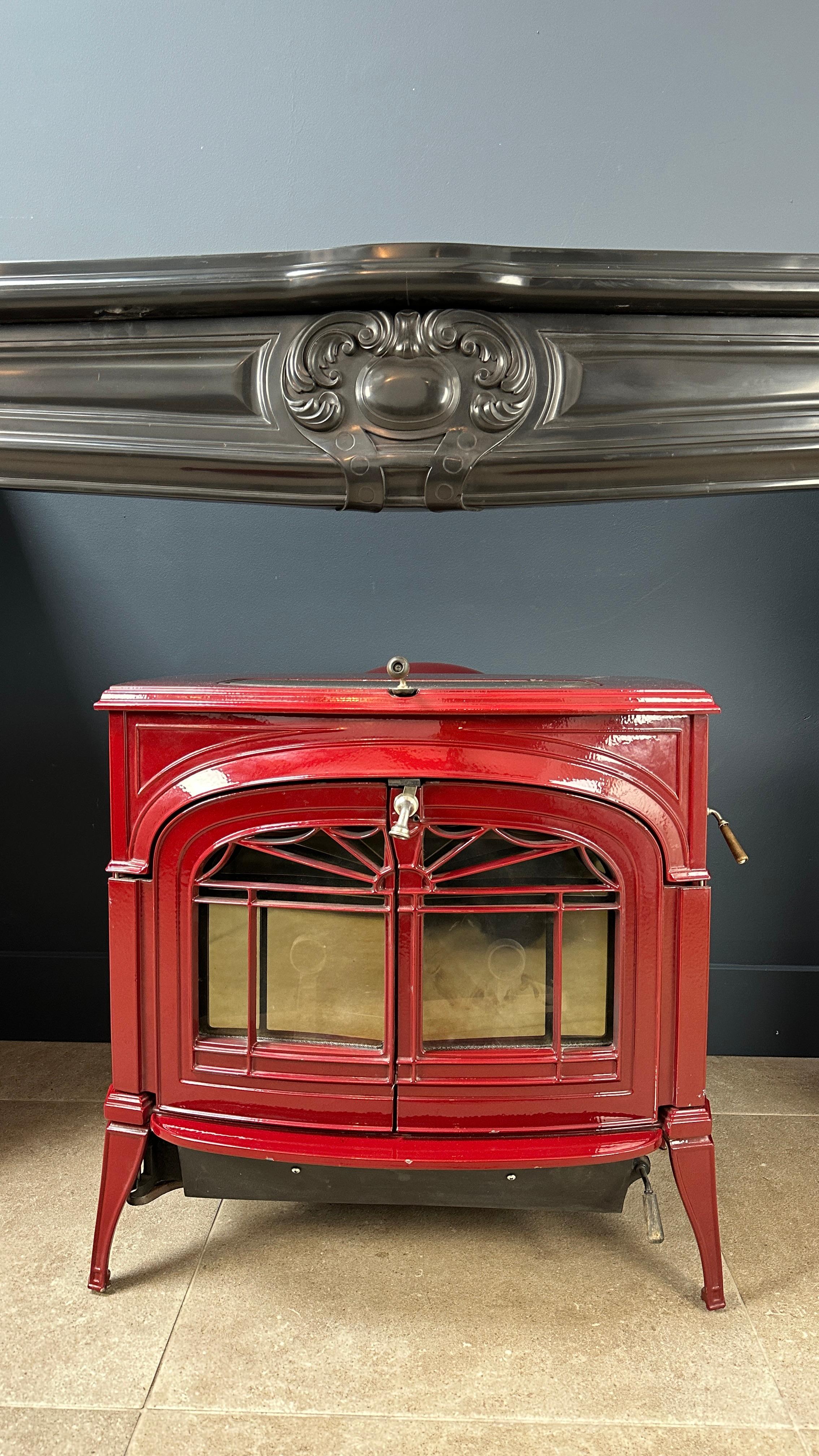 Beauty Wide Antique Circular Fireplace Black Marble (Cheminée circulaire antique) Bon état - En vente à Oostvoorne, NL