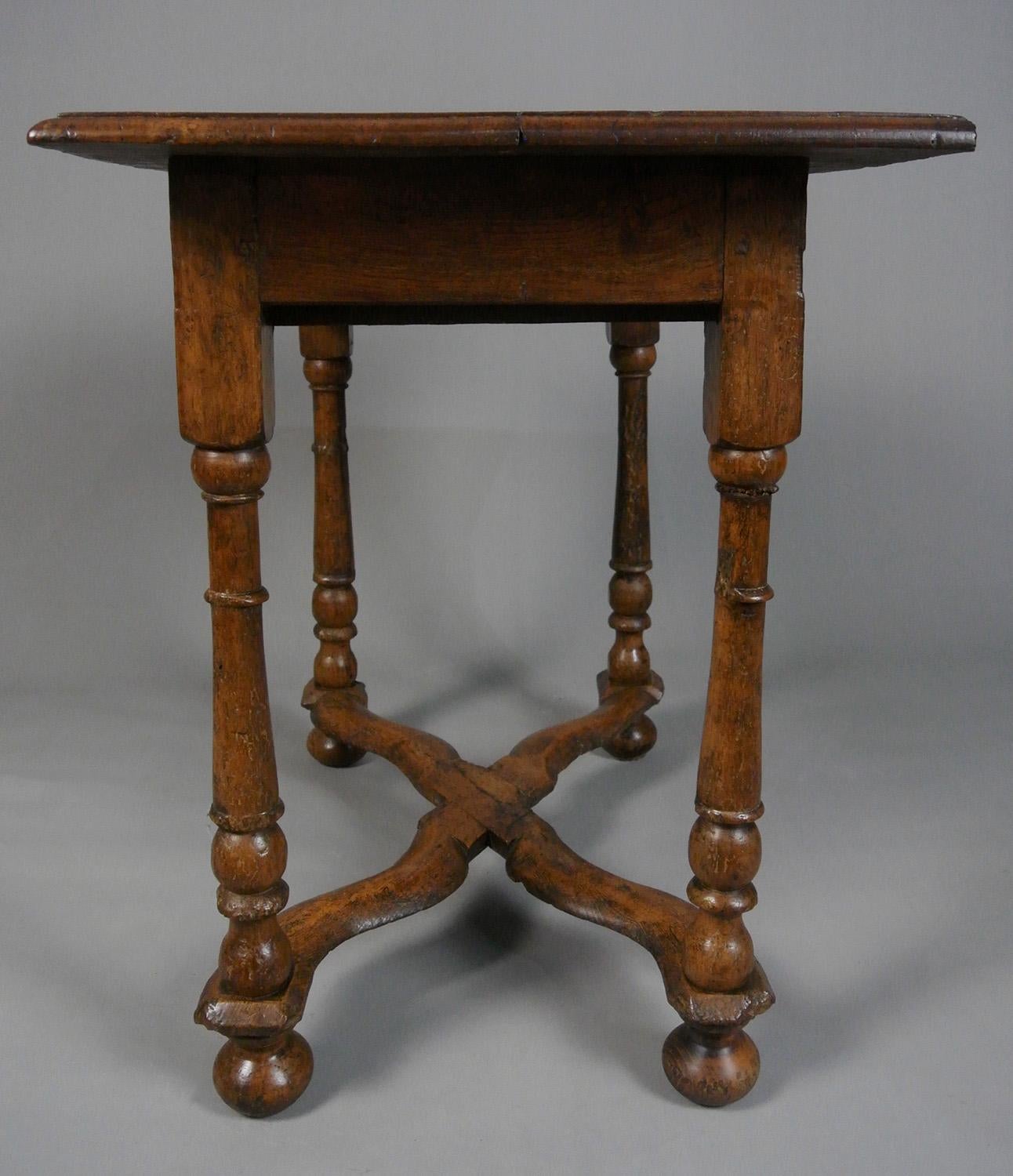 Beautiful William and Mary Walnut Lowboy c. 1690 For Sale 2