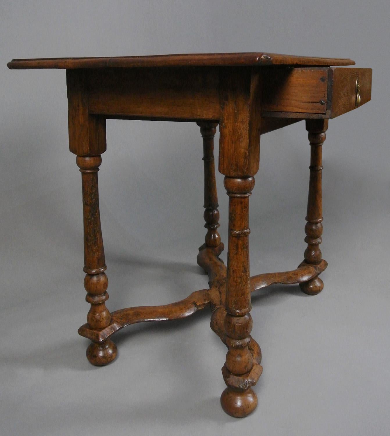 Beautiful William and Mary Walnut Lowboy c. 1690 For Sale 4