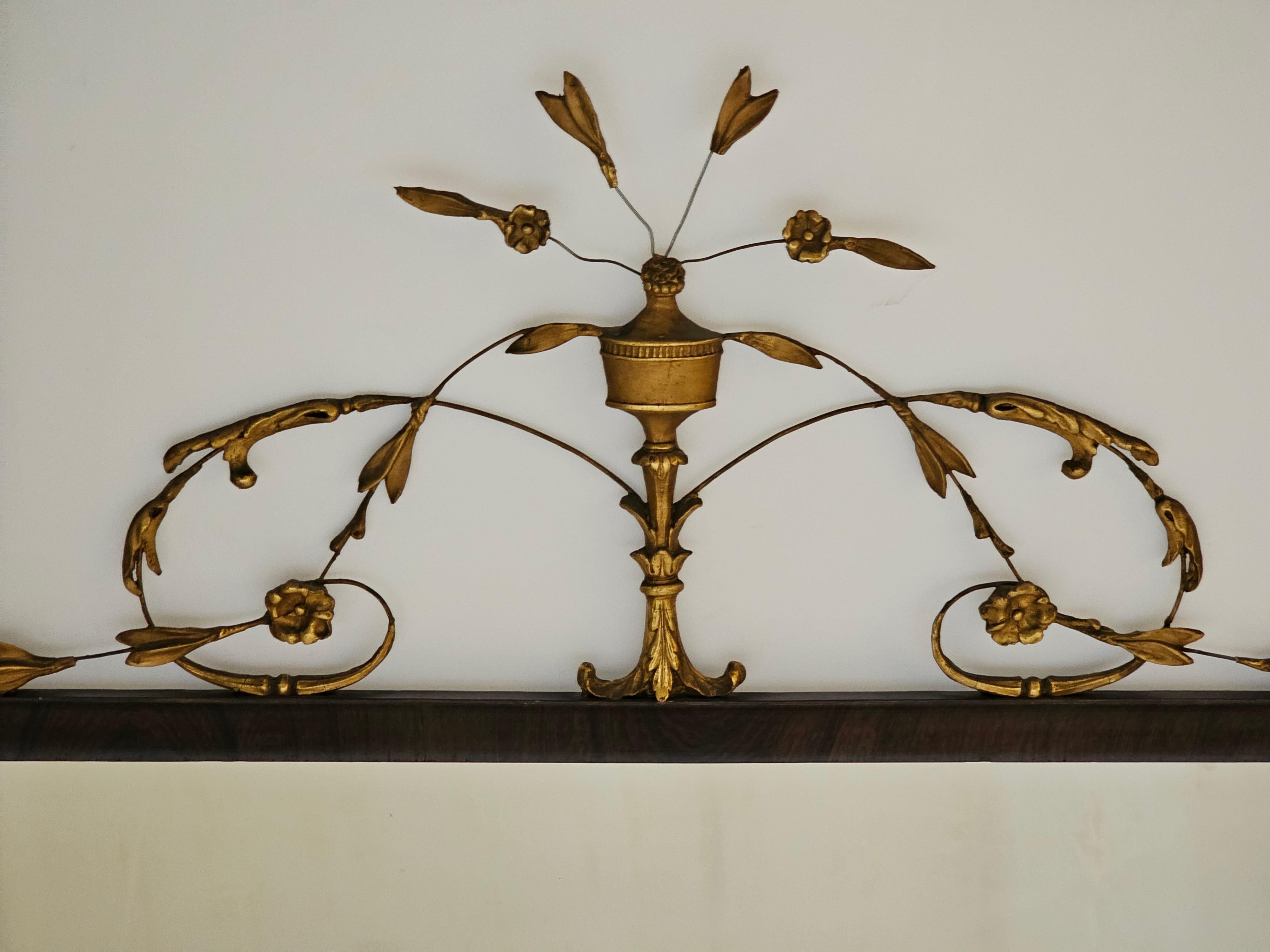 Schöner Spiegel aus Holz und vergoldetem Metall im Regency-Stil von W & J Sloane im Angebot 2