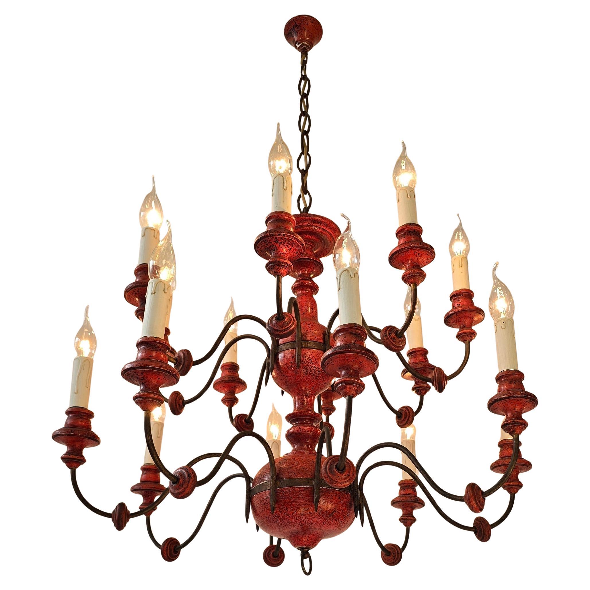 Bellissimo lampadario in legno e ferro con 16 bracci - Finitura rossa esclusiva in vendita