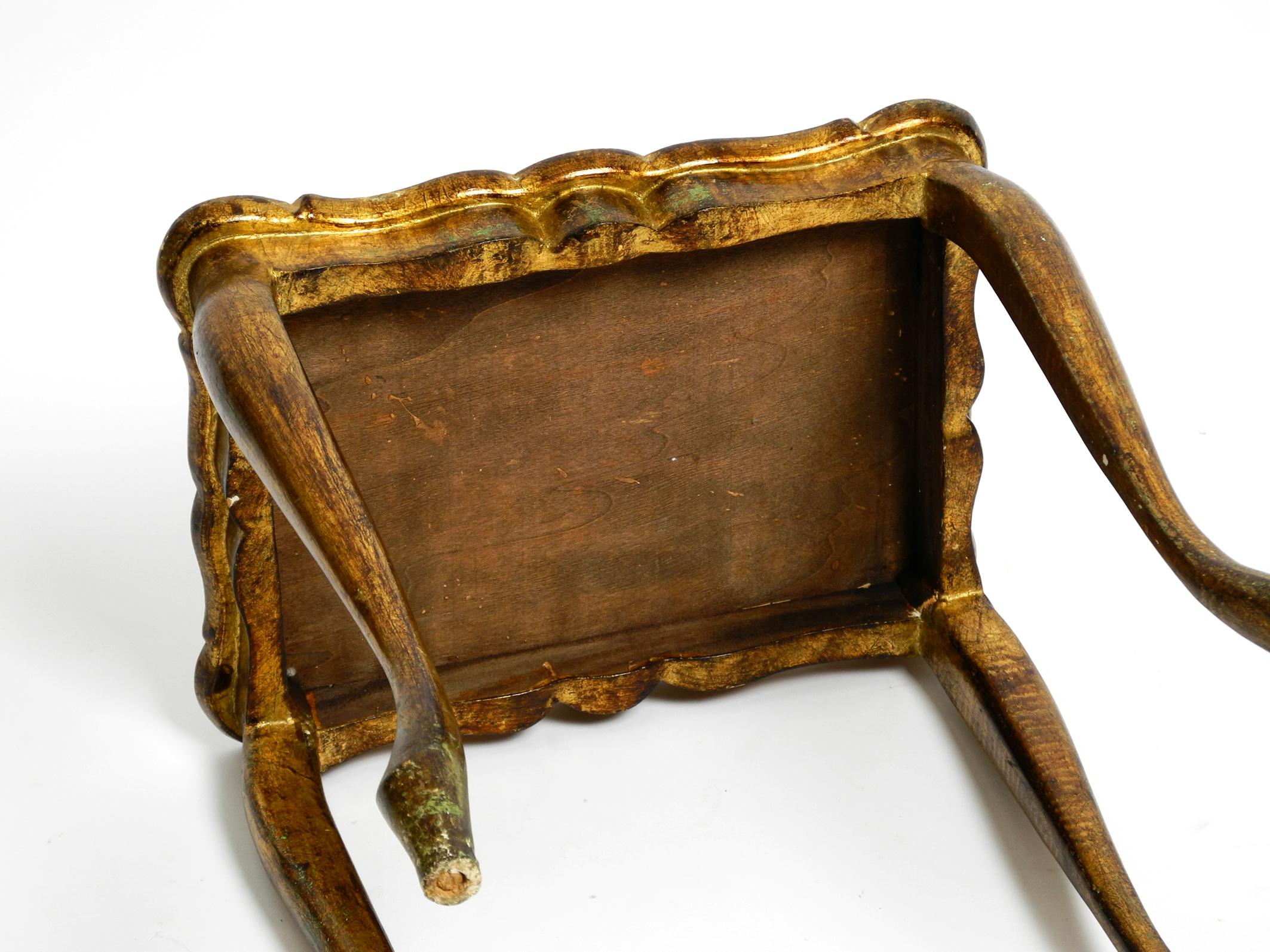 Beautiful Wooden Side Table from 1900s Gilded Frame and Hand-Painted Surface For Sale 4