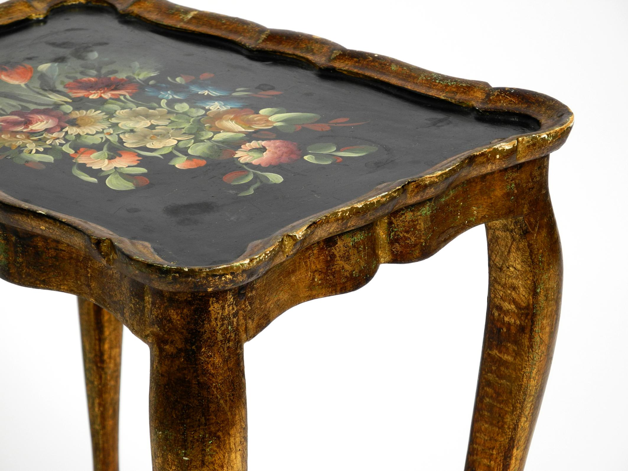 Beautiful Wooden Side Table from 1900s Gilded Frame and Hand-Painted Surface For Sale 7