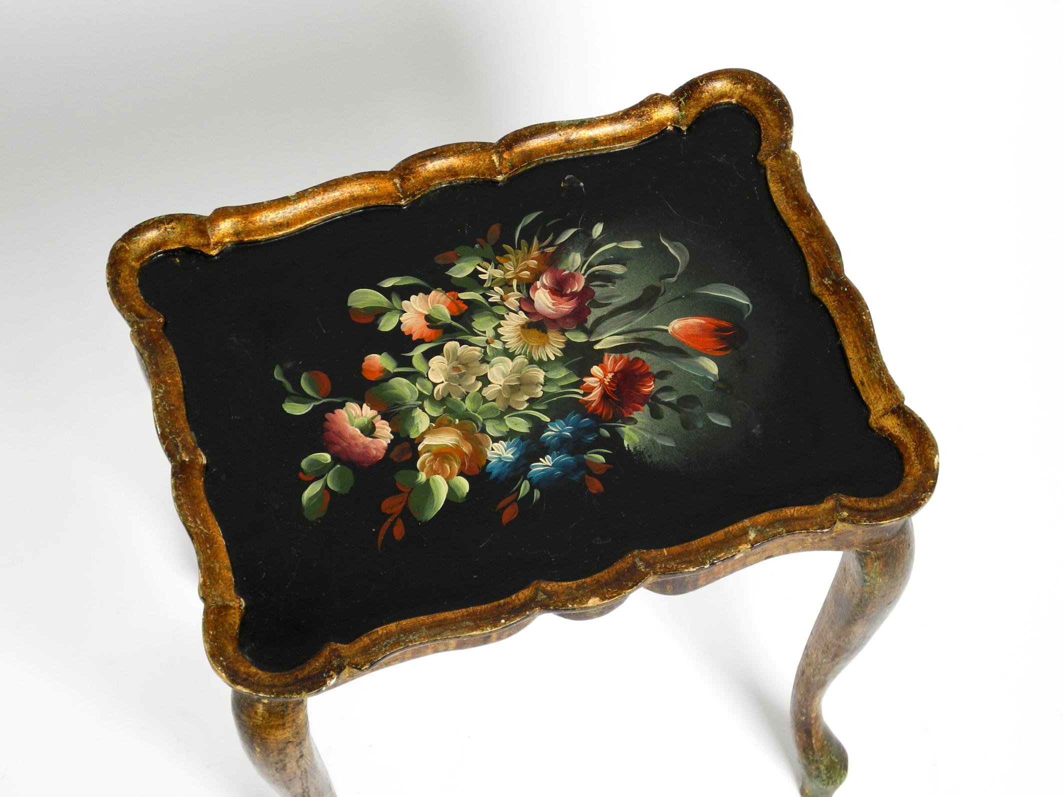 Beautiful Wooden Side Table from 1900s Gilded Frame and Hand-Painted Surface For Sale 10