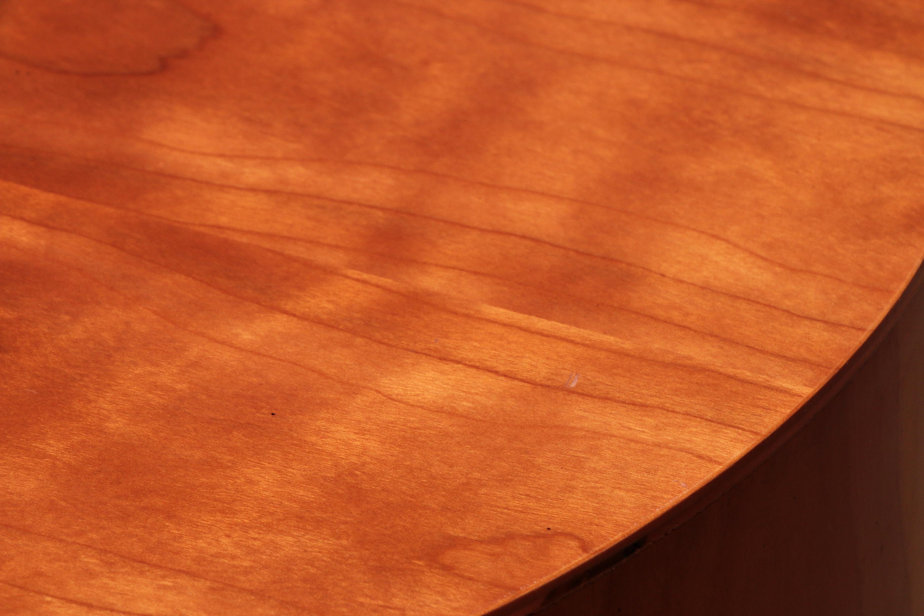 Bois Magnifique table d'appoint vintage en bois des années 70 en vente