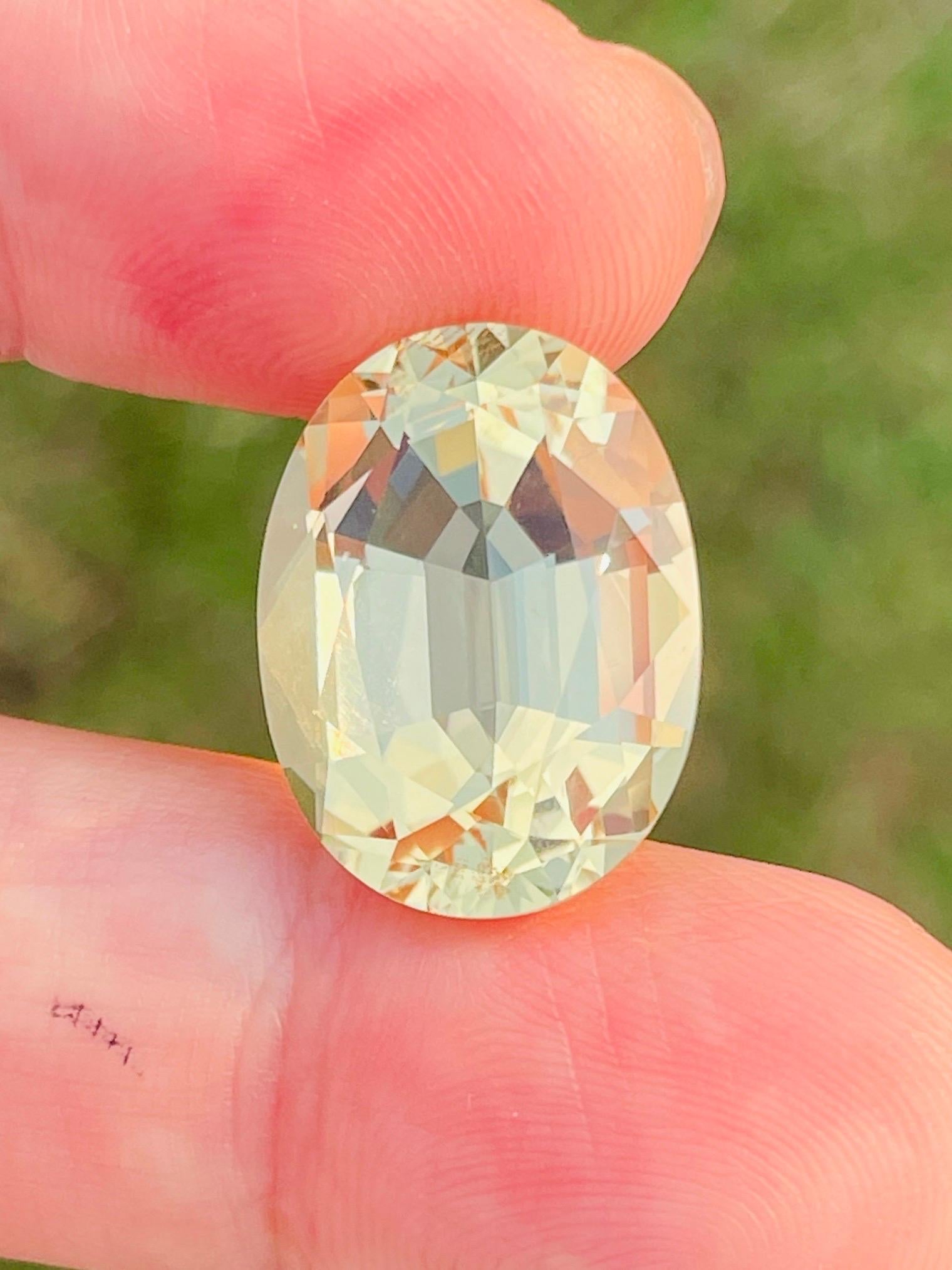 Oval Cut beautiful yellow beryl with neon brilliant color and perfect cutluster rare size For Sale