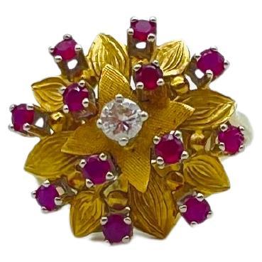 Aesthetic Movement beautiful yellow gold flower ring with rubies and diamond For Sale