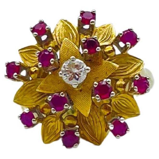 beautiful yellow gold flower ring with rubies and diamond For Sale 3