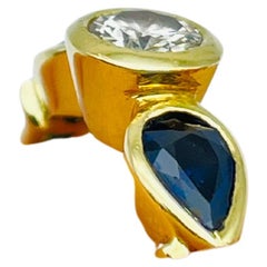 Beautiful yellow gold ring 0.60carat diamond, 2 blue sapphire teardrops