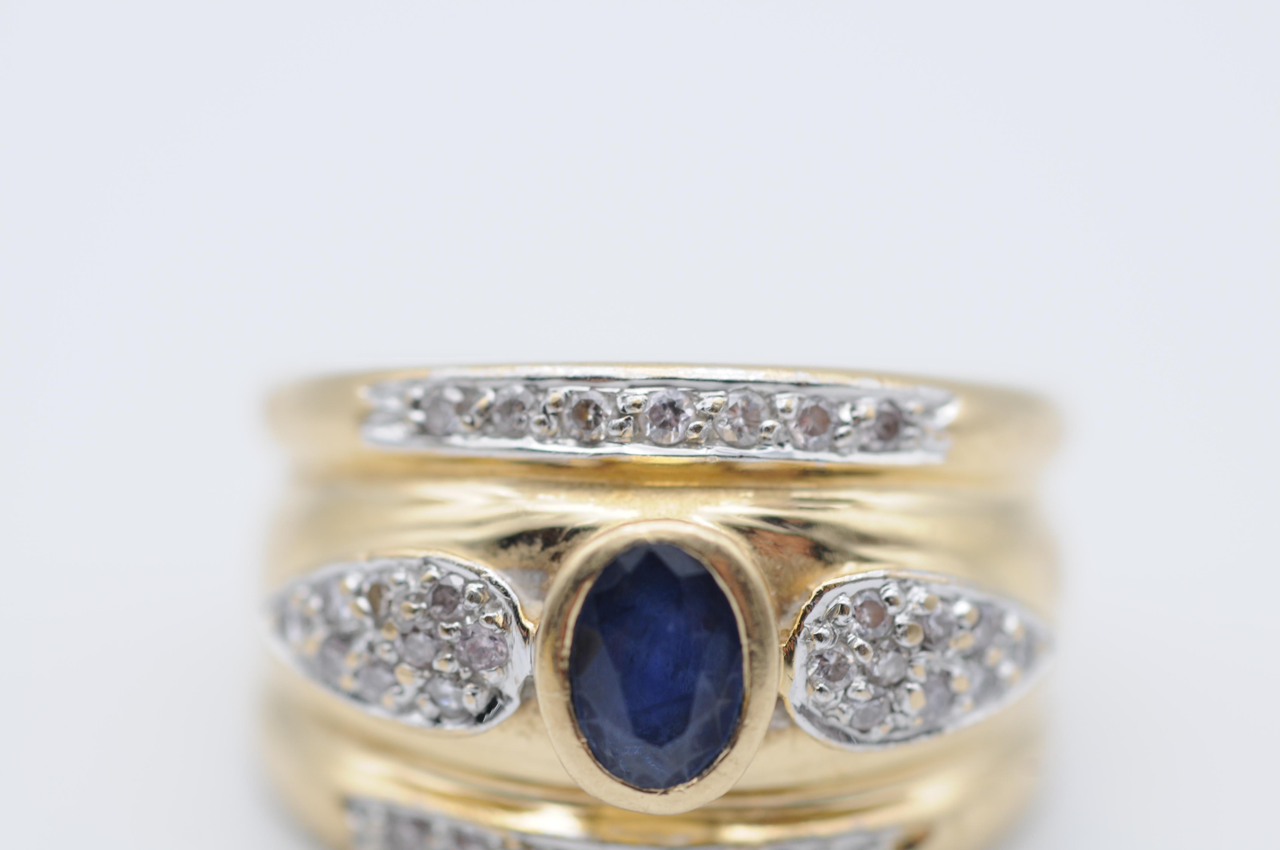 Beautiful Yellow Gold ring with a Blue Saphir Oval Cut  For Sale 6