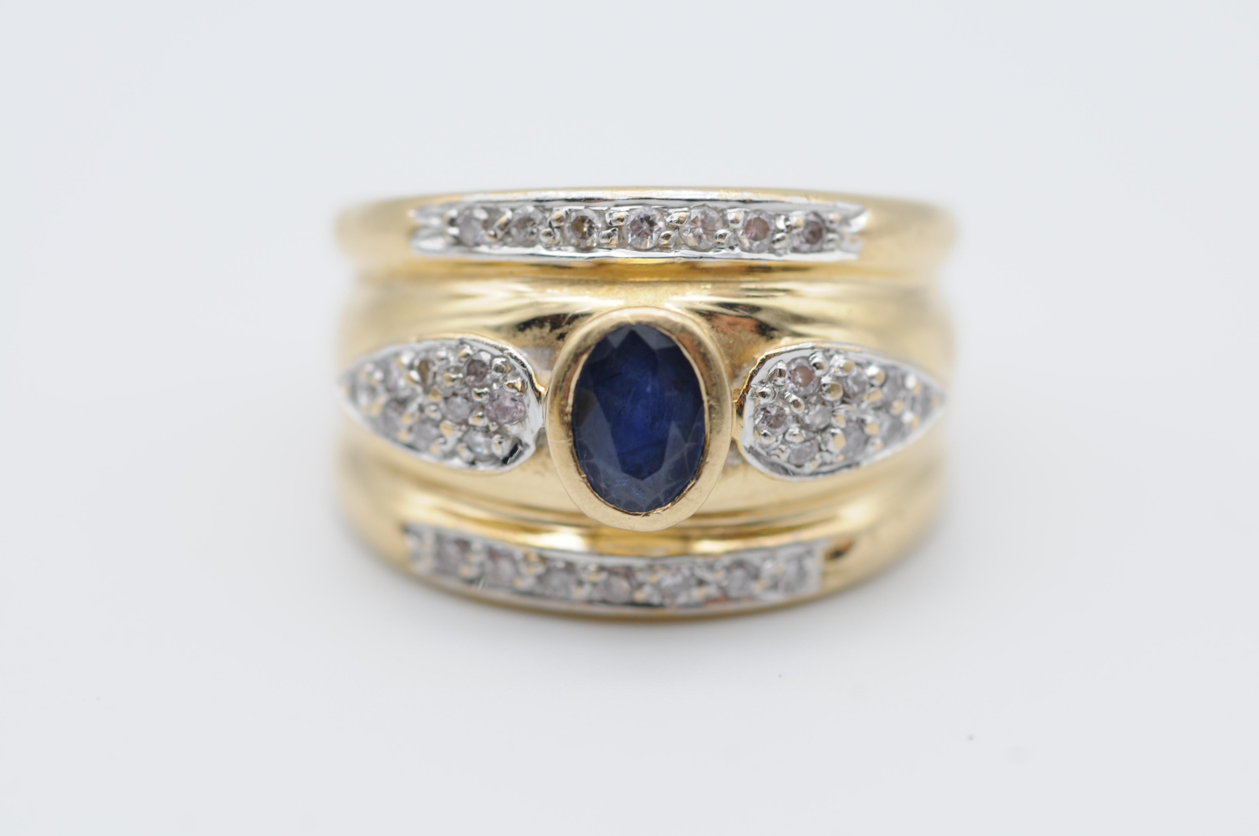 Beautiful Yellow Gold ring with a Blue Saphir Oval Cut  For Sale 7